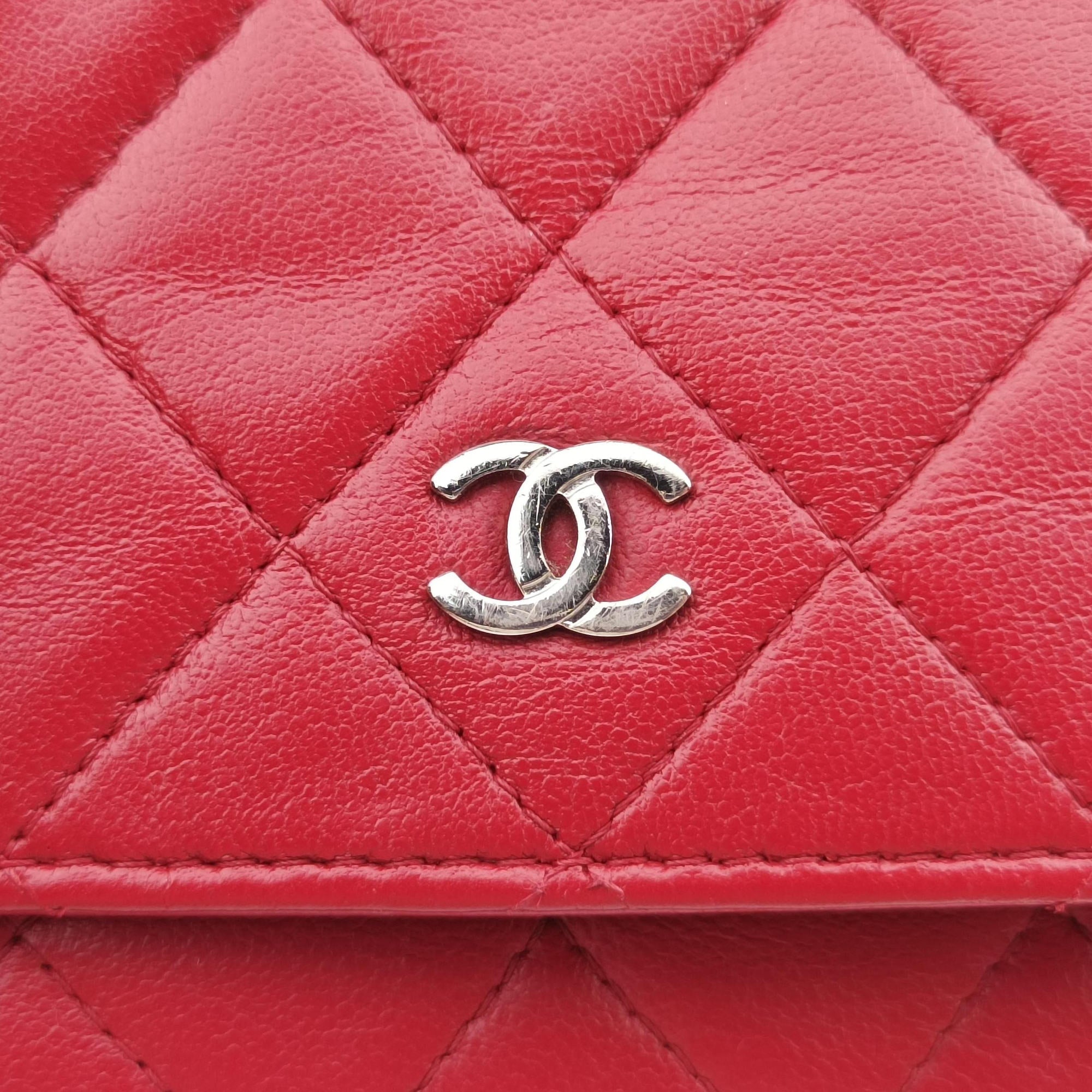 Pre-owned Chanel Matelasse coco mark Red lambskin A33814 shoulderbag | stylenewstar