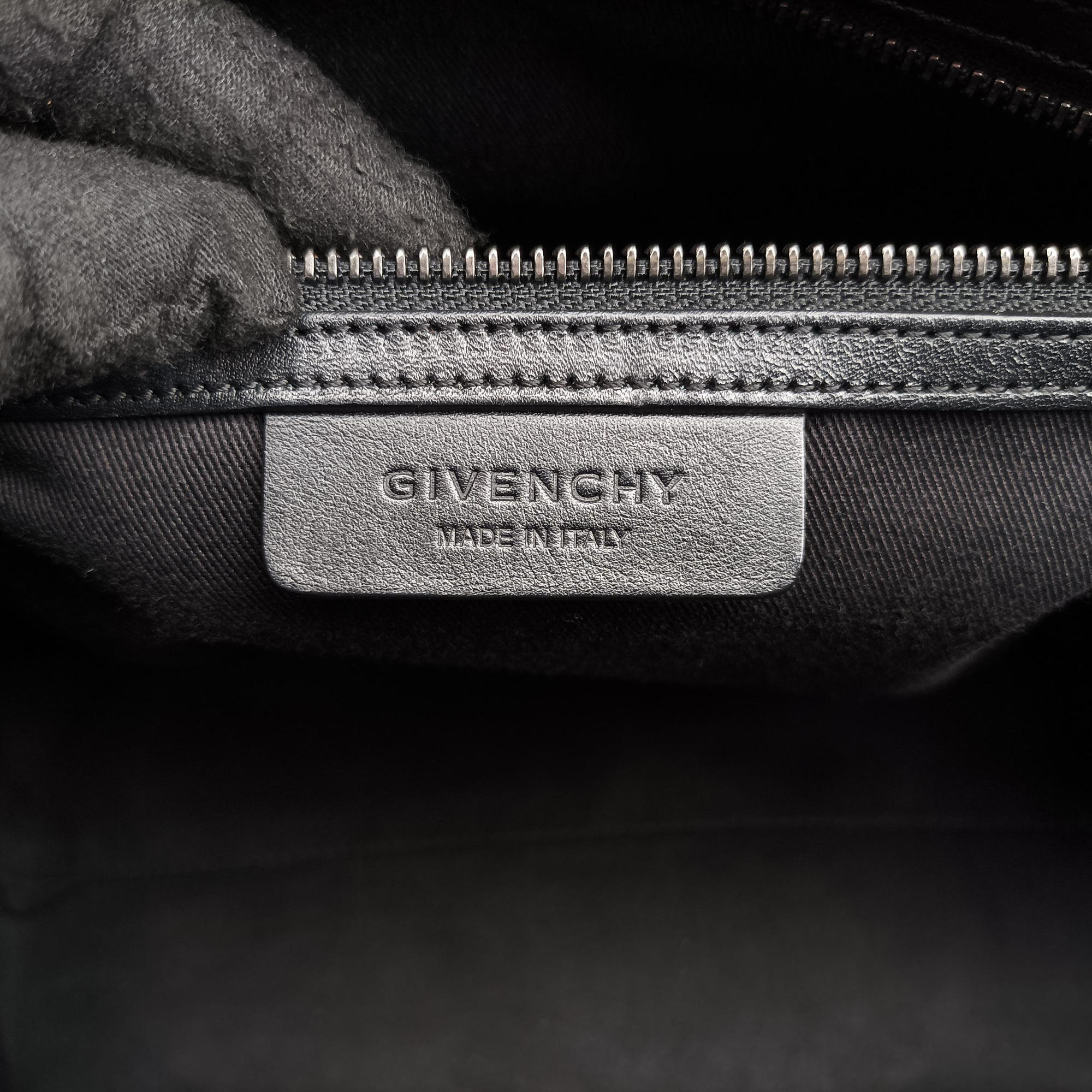 Pre-owned Givenchy Antigona Green Leather  shoulderbag | stylenewstar
