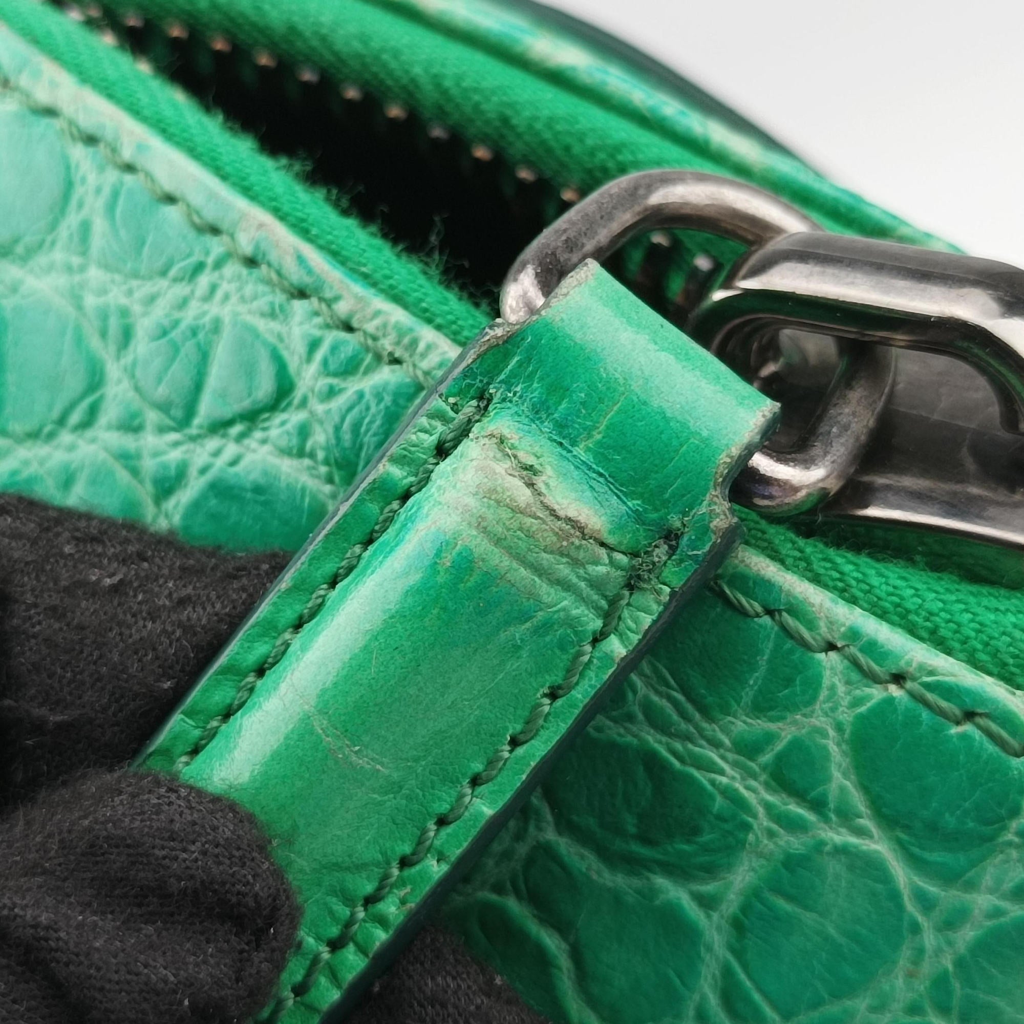 Pre-owned Givenchy Antigona Green Leather  shoulderbag | stylenewstar