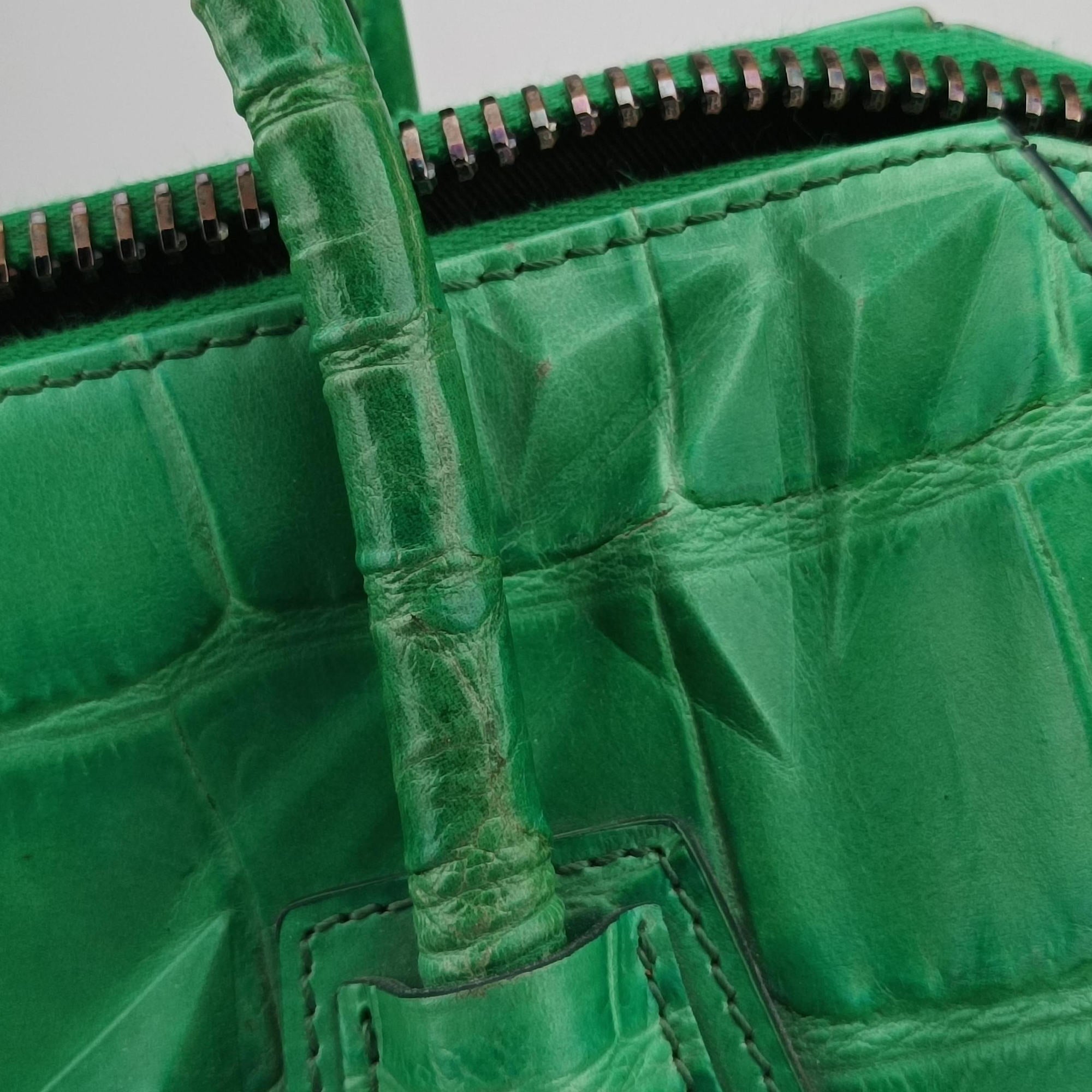 Pre-owned Givenchy Antigona Green Leather  shoulderbag | stylenewstar