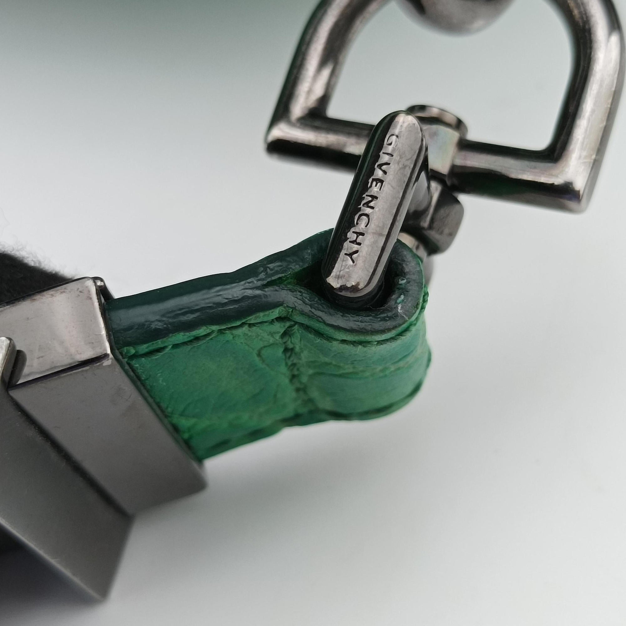 Pre-owned Givenchy Antigona Green Leather  shoulderbag | stylenewstar