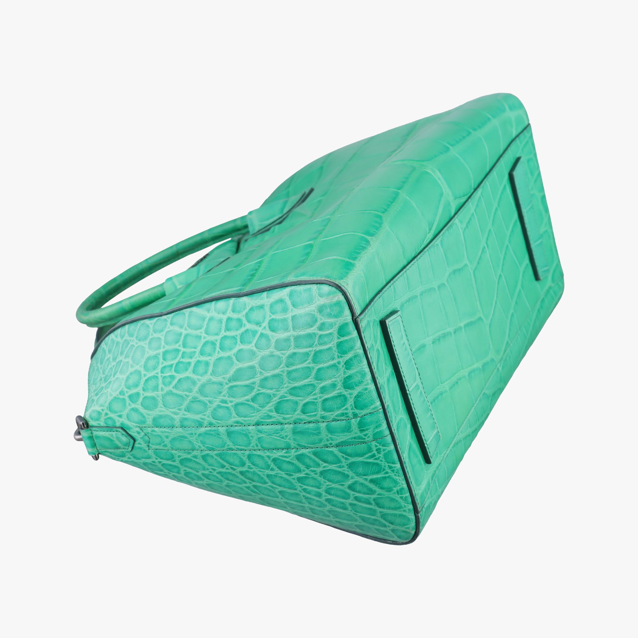 Pre-owned Givenchy Antigona Green Leather  shoulderbag | stylenewstar