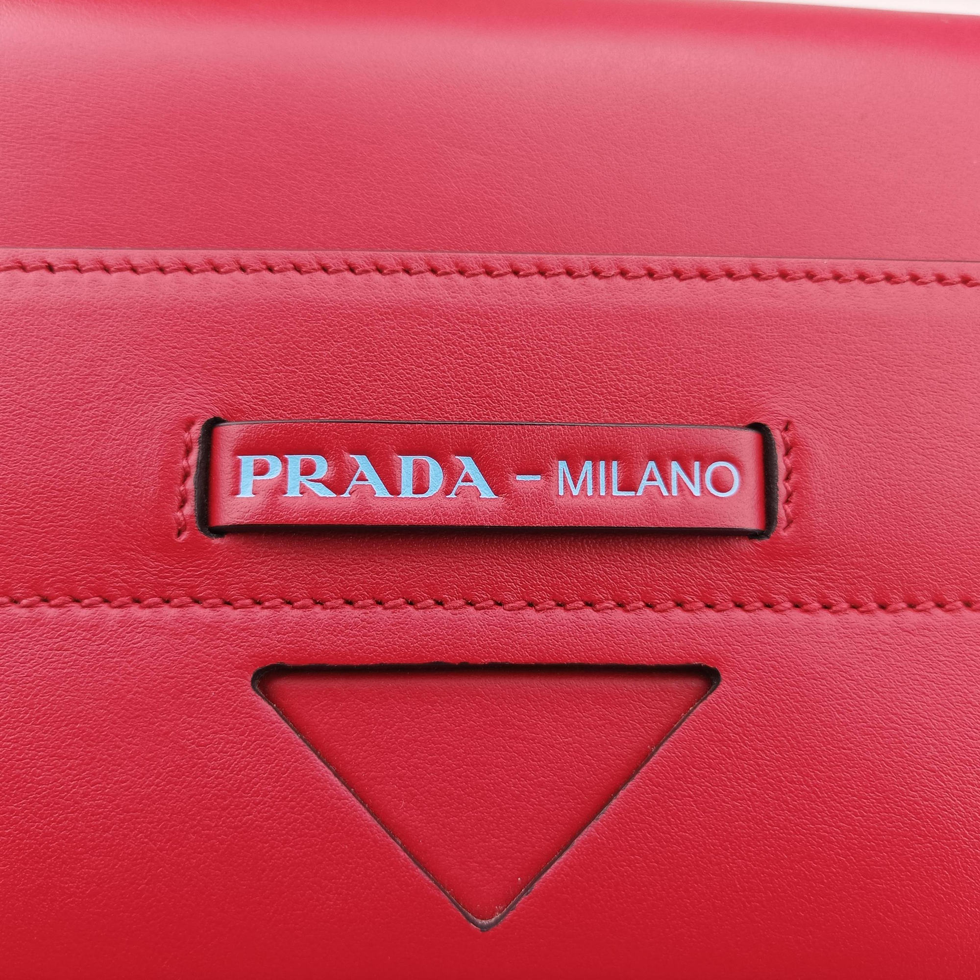 Secondhand Prada COGNAC N Red × black Leather 1BD166 shoulderbag | stylenewstar