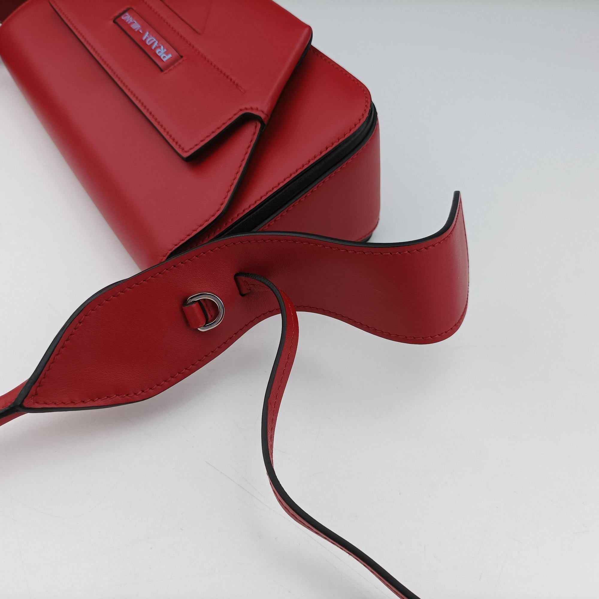 Secondhand Prada COGNAC N Red × black Leather 1BD166 shoulderbag | stylenewstar
