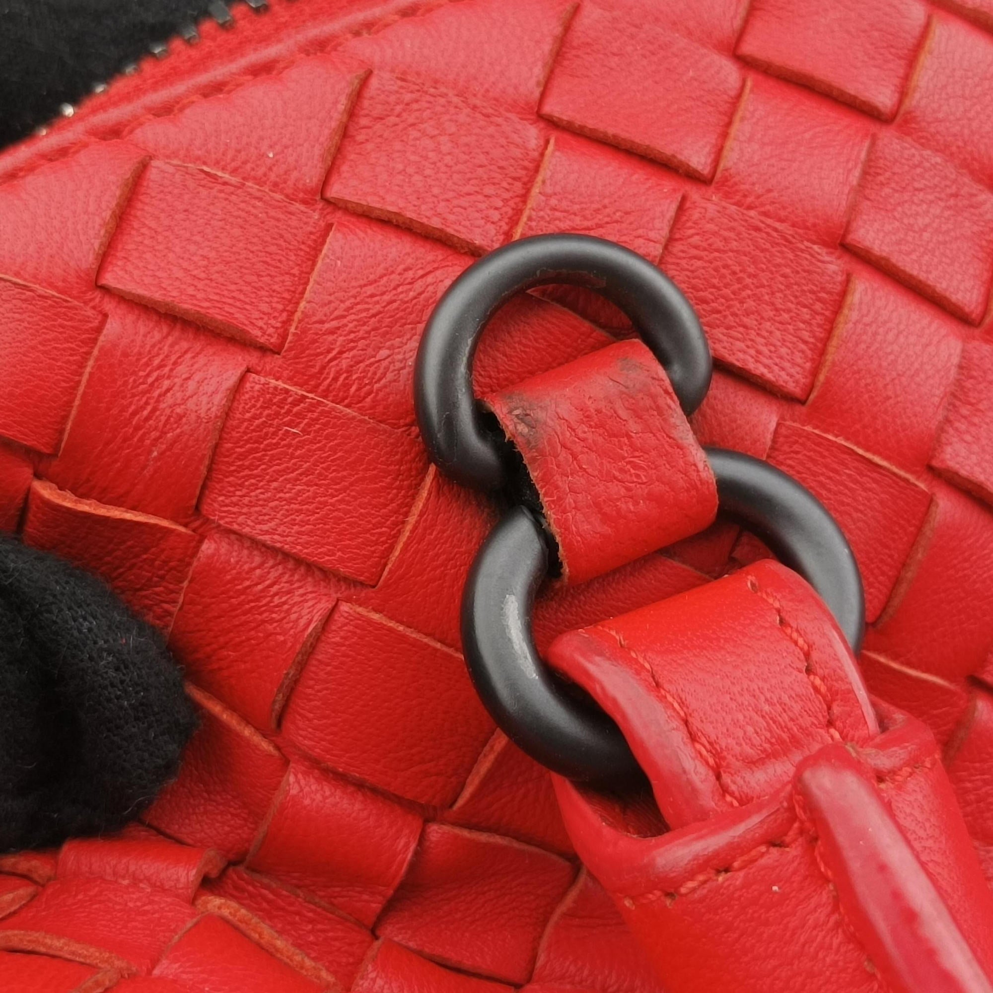 Pre-owned Bottega Veneta Intrecciato Red lambskin  shoulderbag | stylenewstar