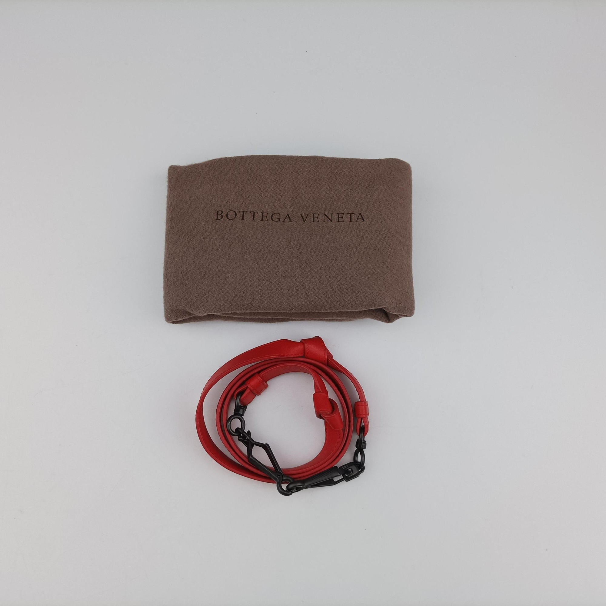 Pre-owned Bottega Veneta Intrecciato Red lambskin  shoulderbag | stylenewstar