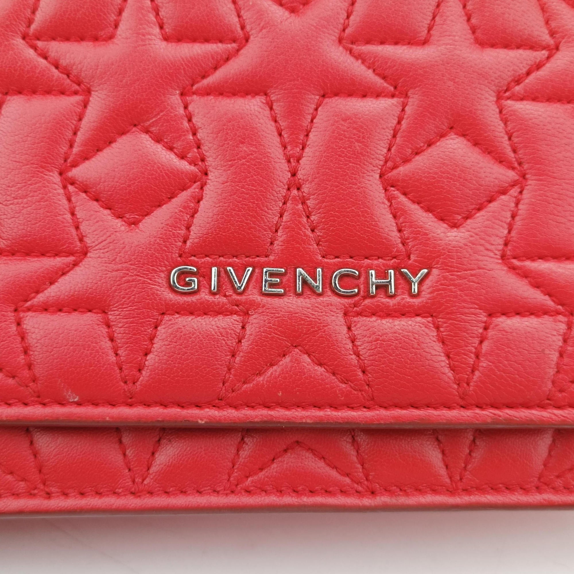 Pre-owned Givenchy Star Animation Red Leather  shoulderbag | stylenewstar