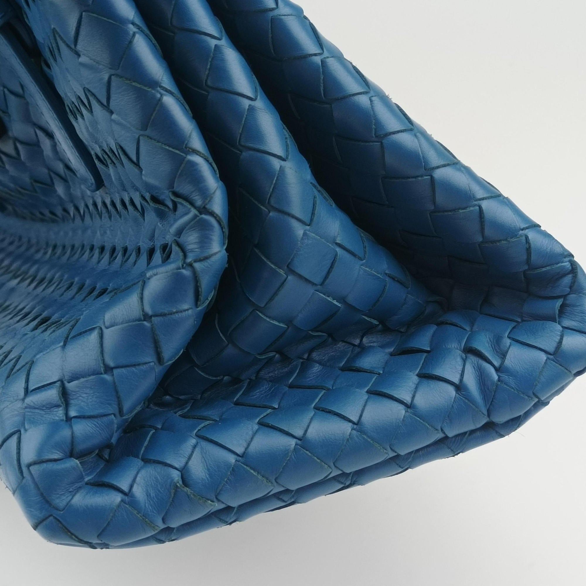 Pre-owned Bottega Veneta Roma Intrecciato Blue lambskin  shoulderbag | stylenewstar