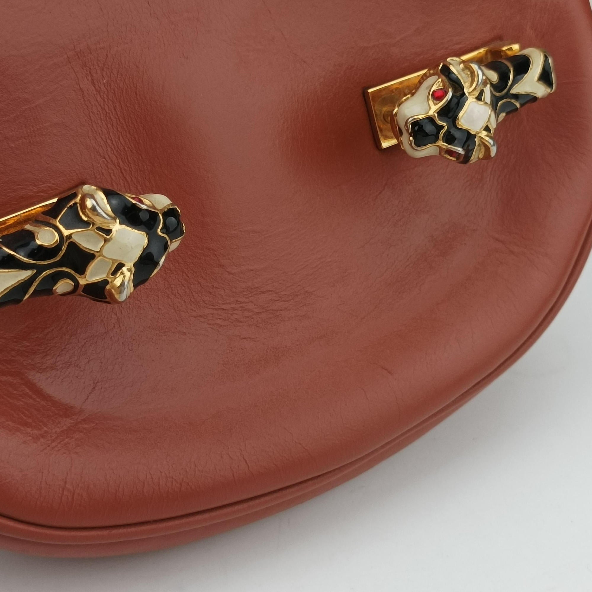 Vintage Gucci Nubuck Tigrette Chain Brown leather 290684 shoulderbag | stylenewstar