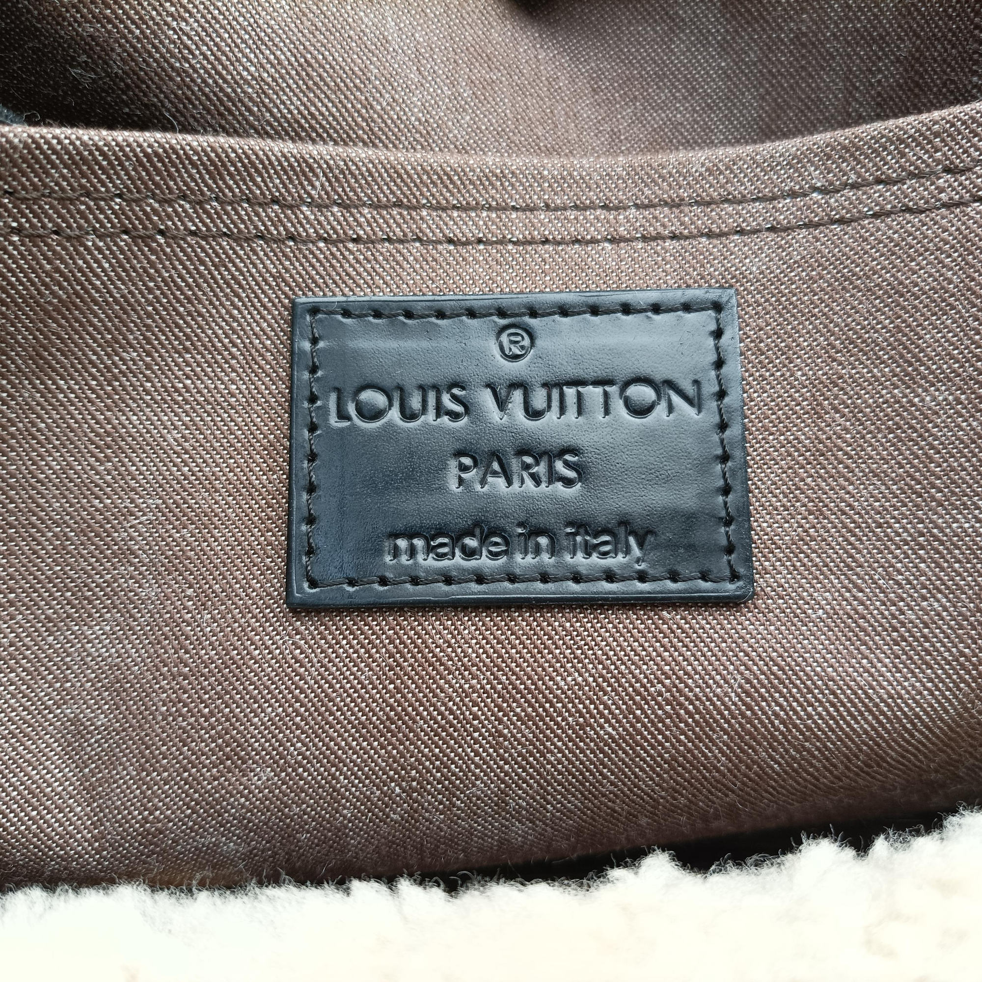 Pre-owned Louis Vuitton Monogram Shearling Thunder Tote Brown Monogram × Cream Coated Monogram Canvas x Shearling x Patent M95573 handbag | stylenewstar