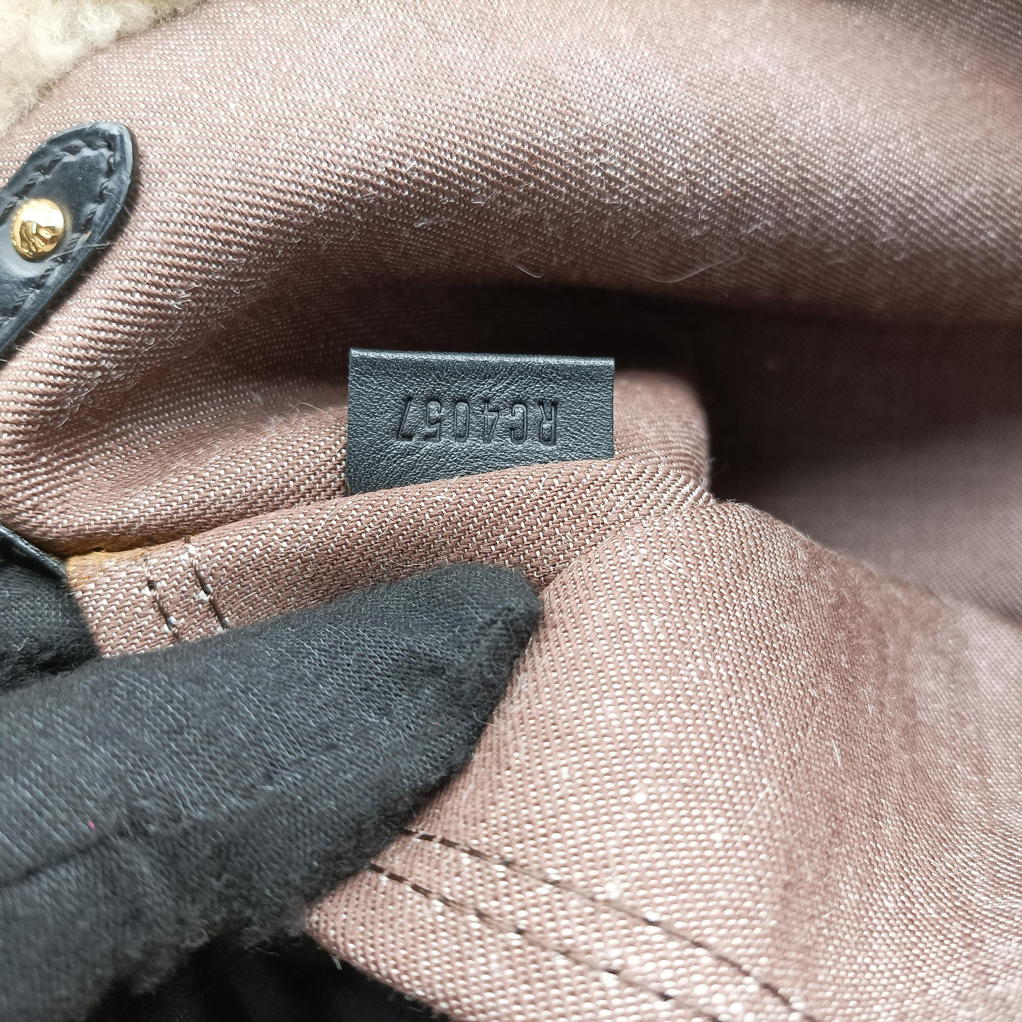 Pre-owned Louis Vuitton Monogram Shearling Thunder Tote Brown Monogram × Cream Coated Monogram Canvas x Shearling x Patent M95573 handbag | stylenewstar
