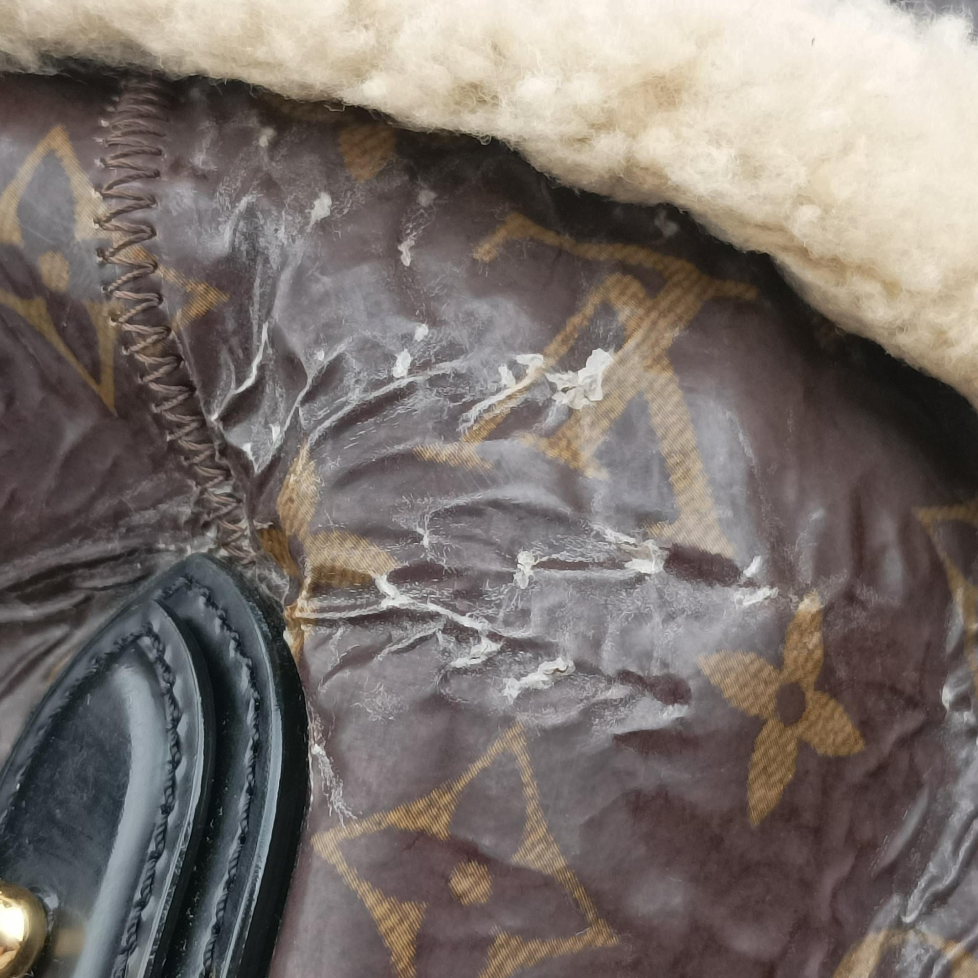Pre-owned Louis Vuitton Monogram Shearling Thunder Tote Brown Monogram × Cream Coated Monogram Canvas x Shearling x Patent M95573 handbag | stylenewstar