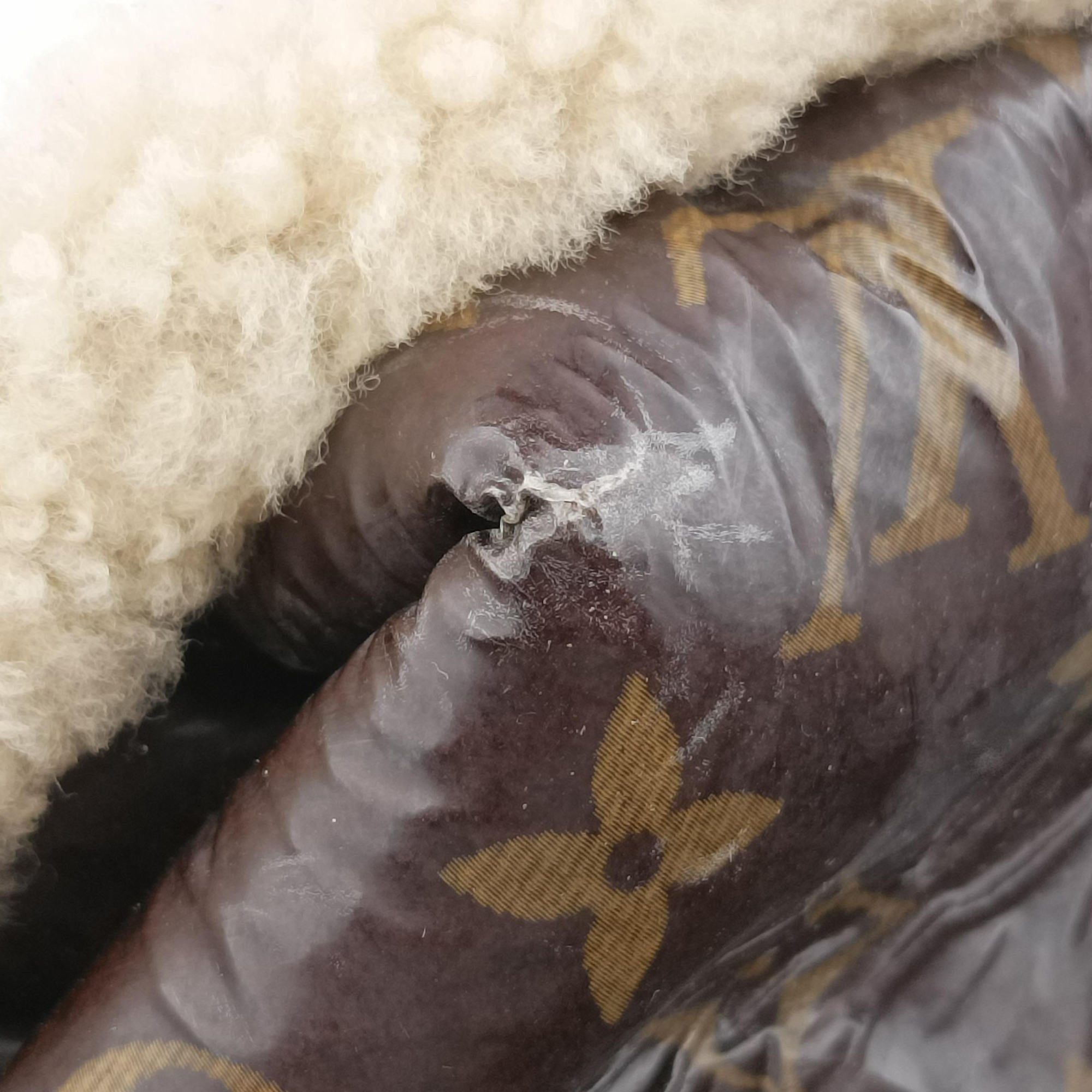 Pre-owned Louis Vuitton Monogram Shearling Thunder Tote Brown Monogram × Cream Coated Monogram Canvas x Shearling x Patent M95573 handbag | stylenewstar