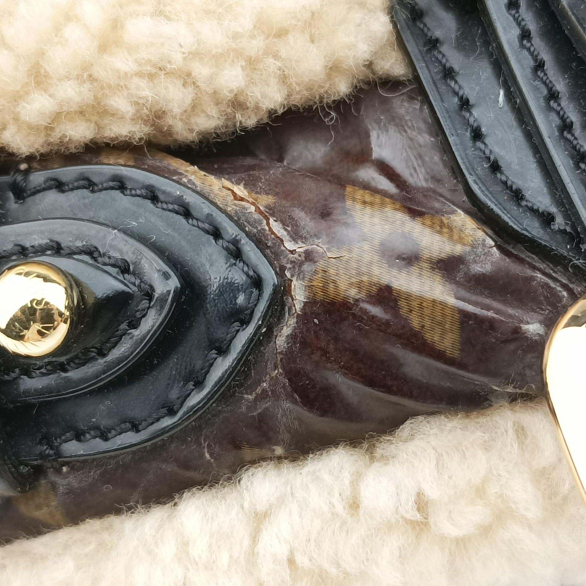 Pre-owned Louis Vuitton Monogram Shearling Thunder Tote Brown Monogram × Cream Coated Monogram Canvas x Shearling x Patent M95573 handbag | stylenewstar
