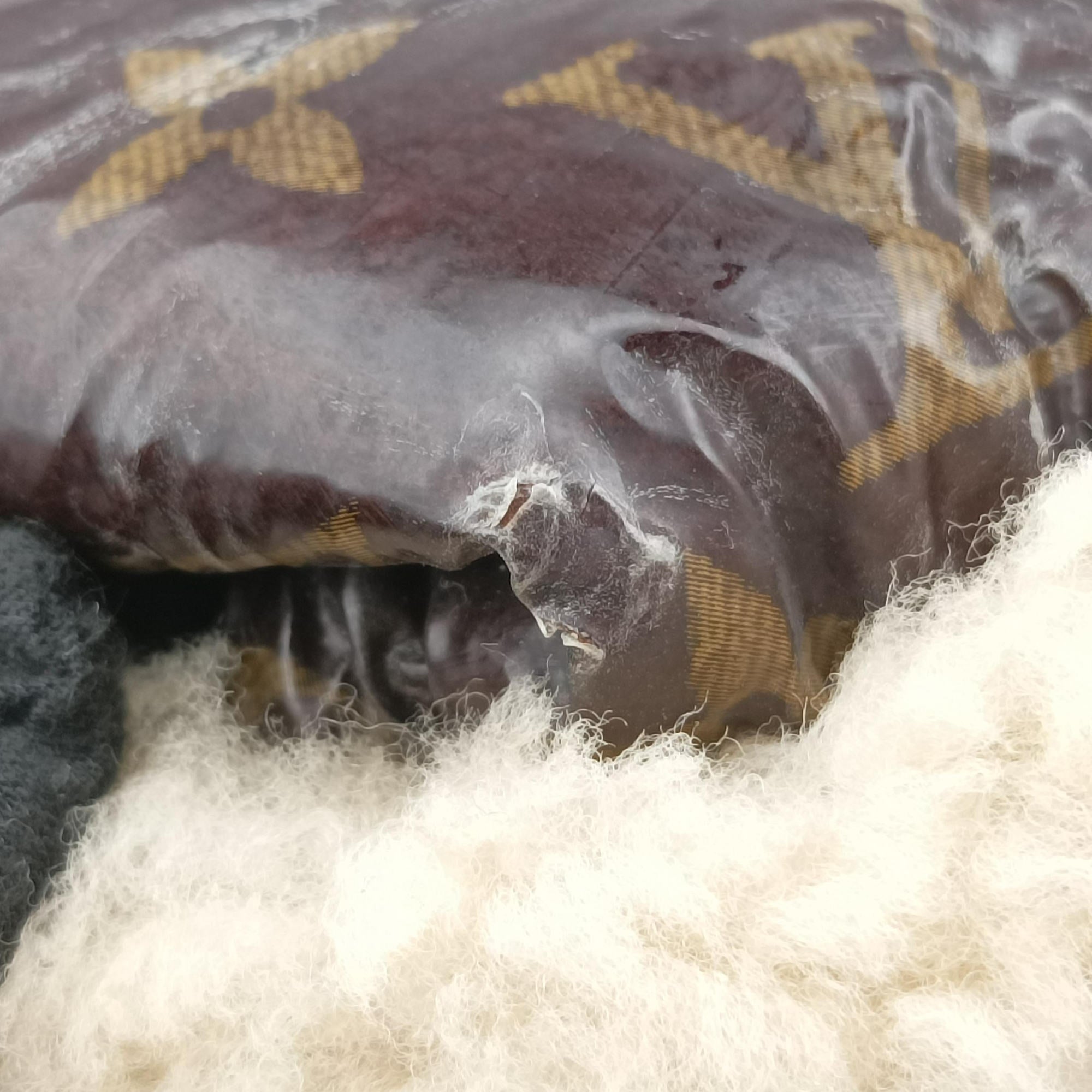 Pre-owned Louis Vuitton Monogram Shearling Thunder Tote Brown Monogram × Cream Coated Monogram Canvas x Shearling x Patent M95573 handbag | stylenewstar