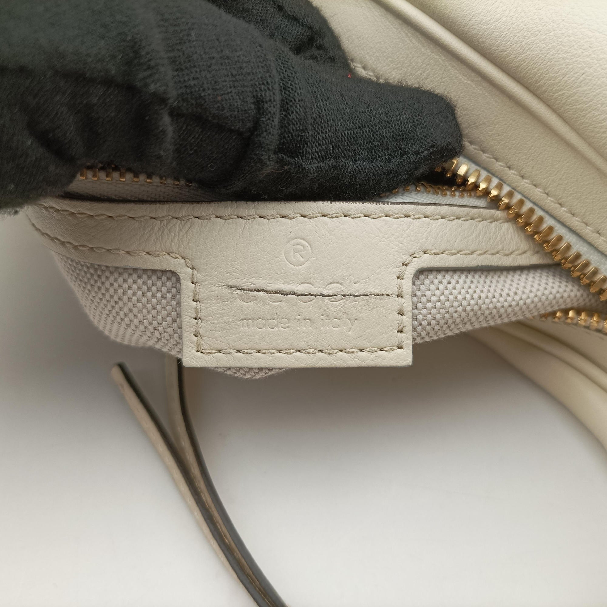 Pre-owned Gucci Attache G-Shaped Hook White Leather 702823 shoulderbag | stylenewstar