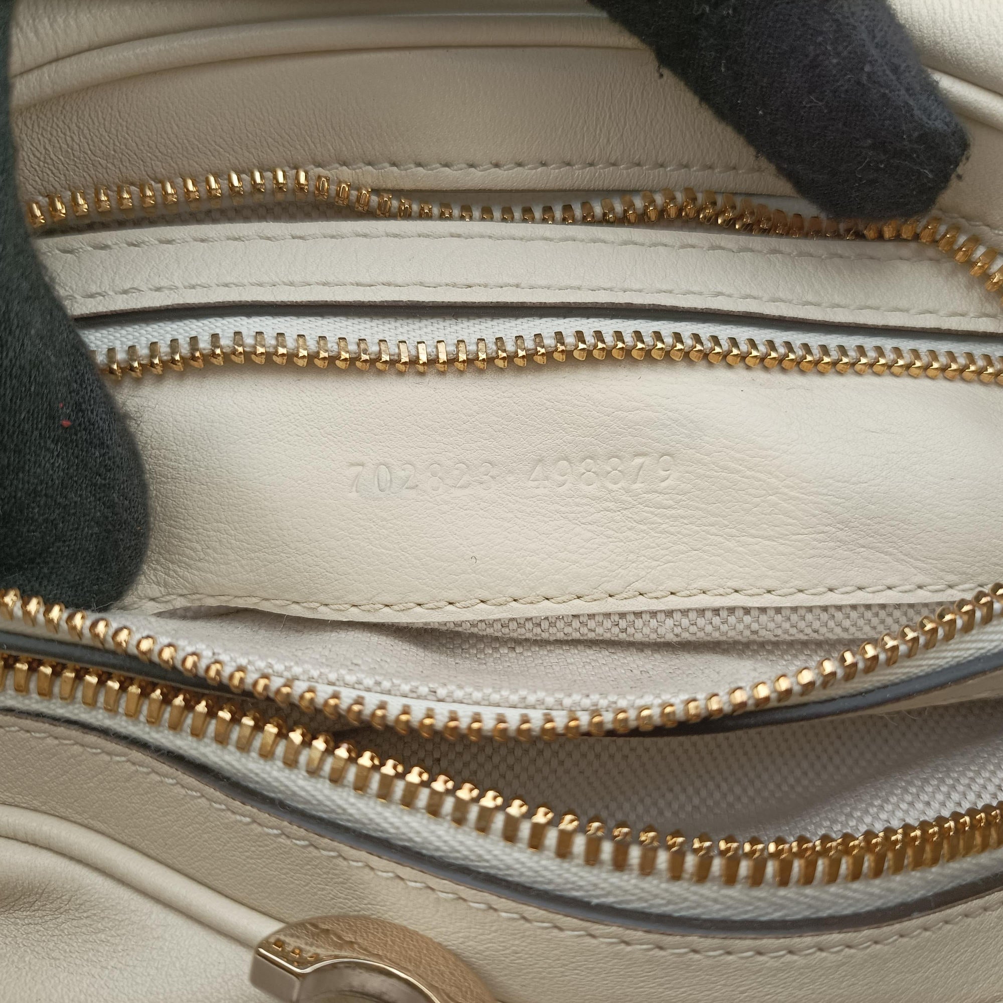 Pre-owned Gucci Attache G-Shaped Hook White Leather 702823 shoulderbag | stylenewstar