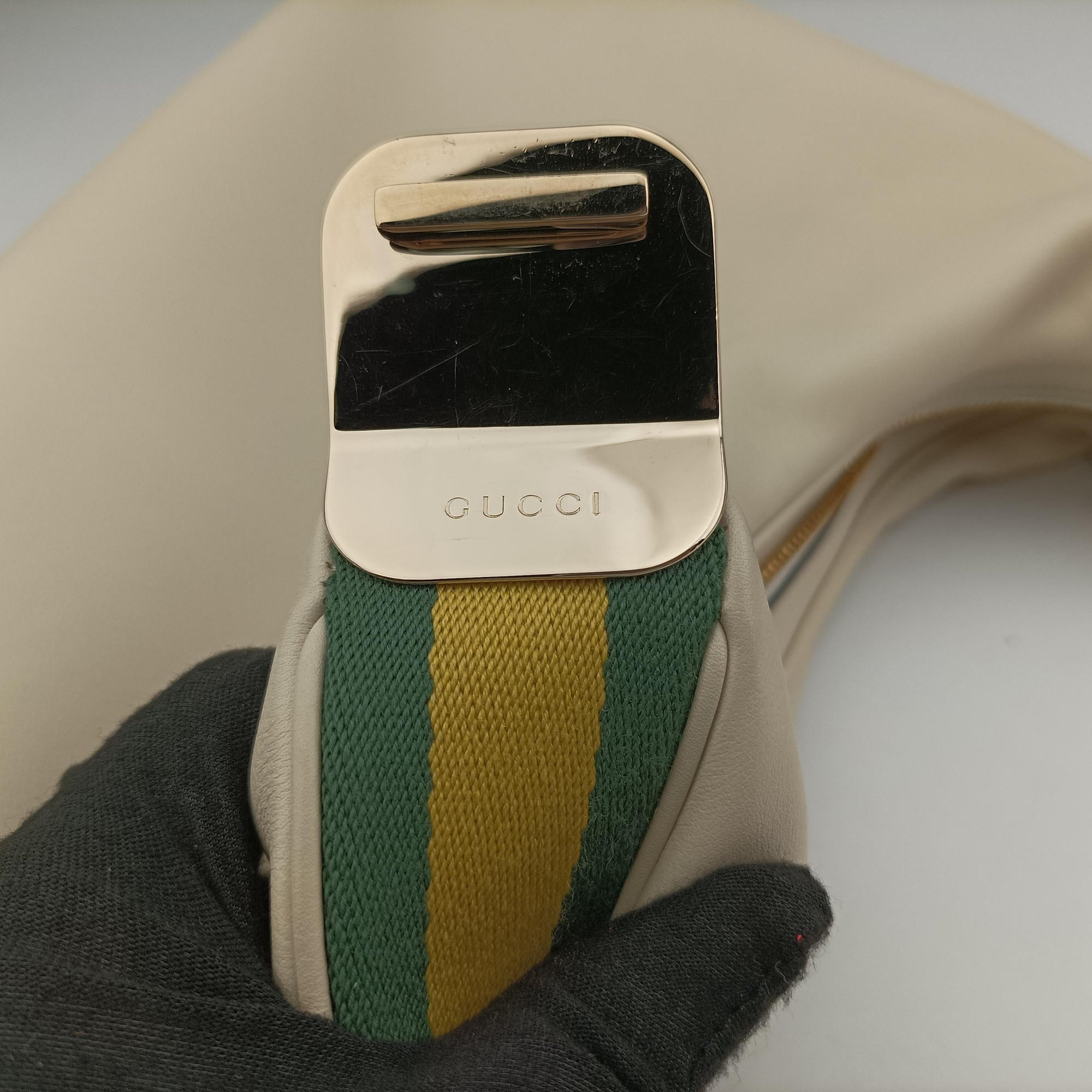 Pre-owned Gucci Attache G-Shaped Hook White Leather 702823 shoulderbag | stylenewstar