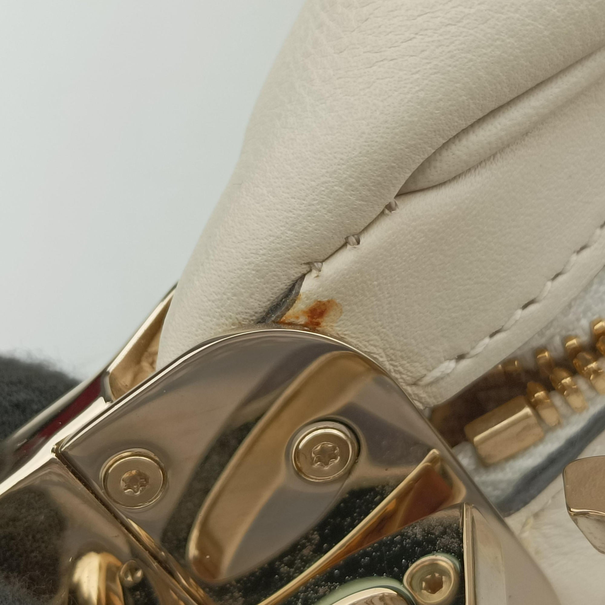 Pre-owned Gucci Attache G-Shaped Hook White Leather 702823 shoulderbag | stylenewstar