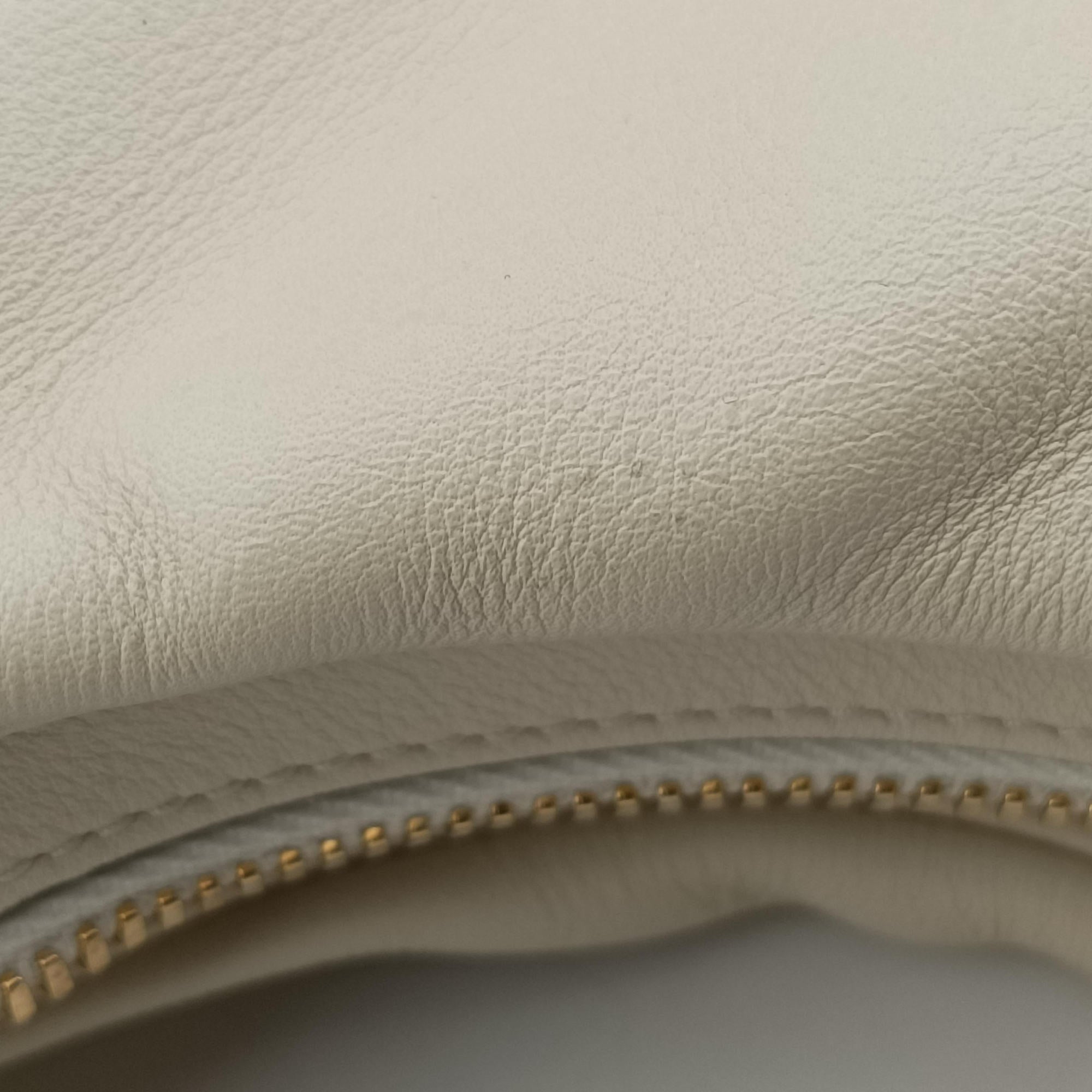 Pre-owned Gucci Attache G-Shaped Hook White Leather 702823 shoulderbag | stylenewstar