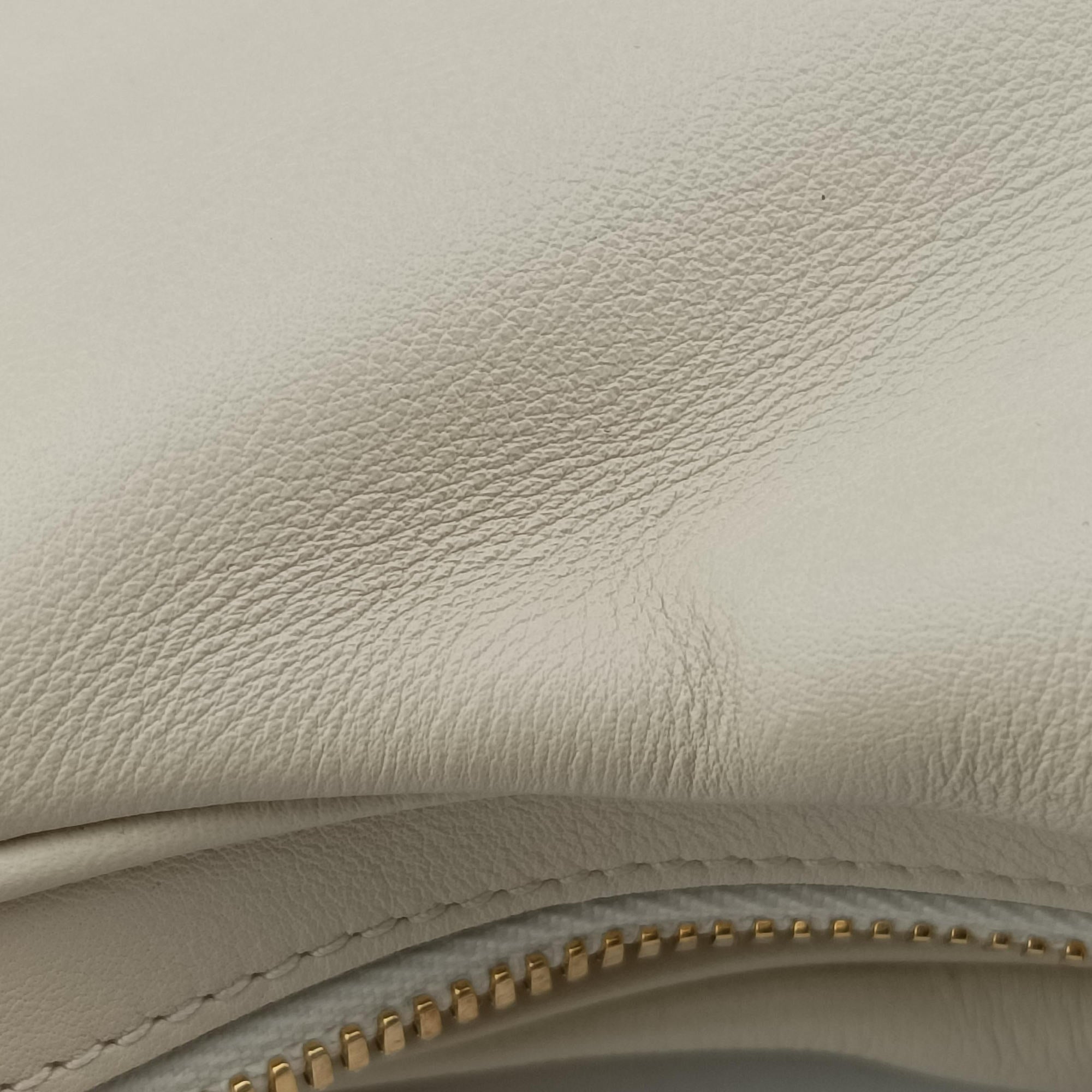 Pre-owned Gucci Attache G-Shaped Hook White Leather 702823 shoulderbag | stylenewstar