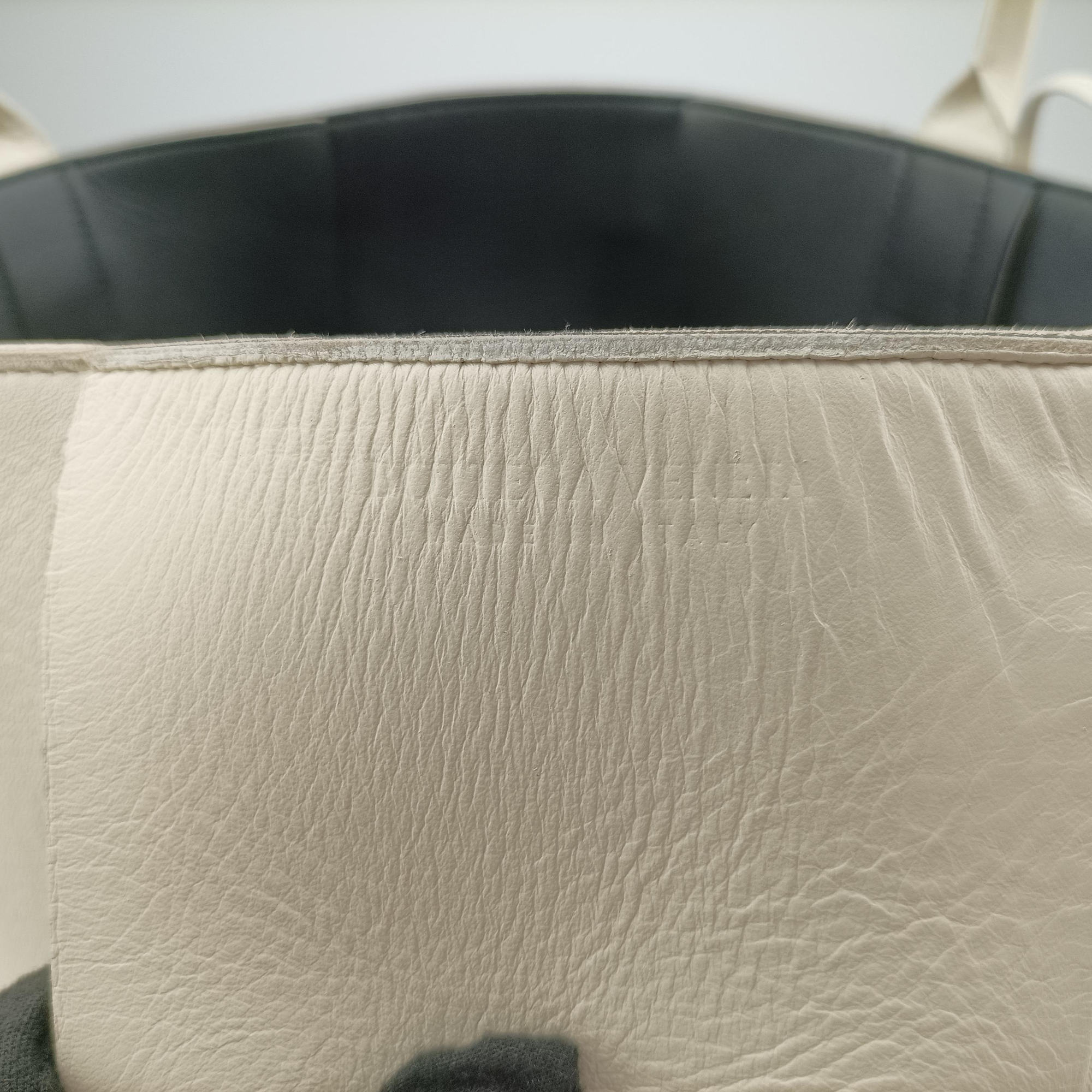 Pre-owned Bottega Veneta The Arcotote White lambskin  handbag | stylenewstar