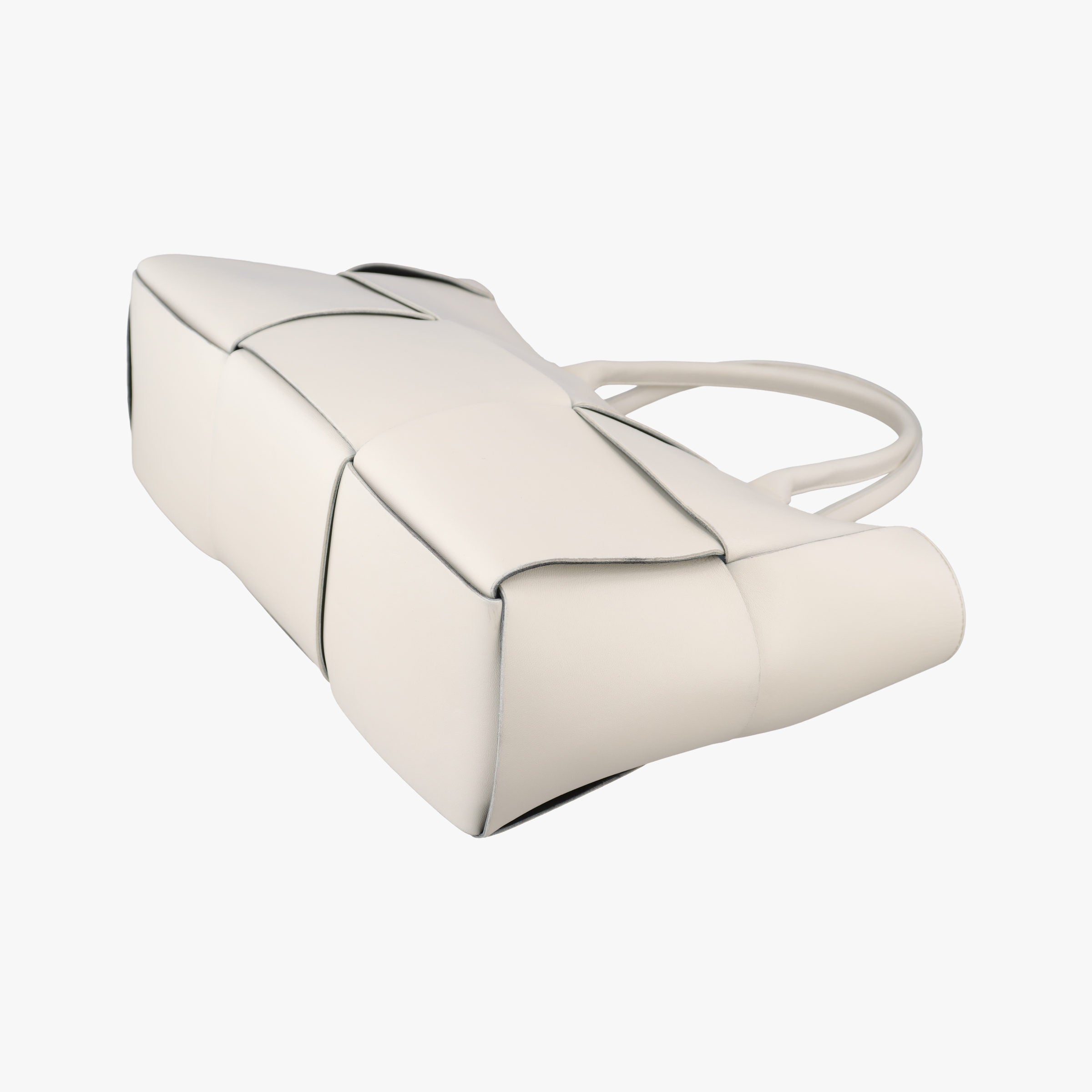 Pre-owned Bottega Veneta The Arcotote White lambskin  handbag | stylenewstar