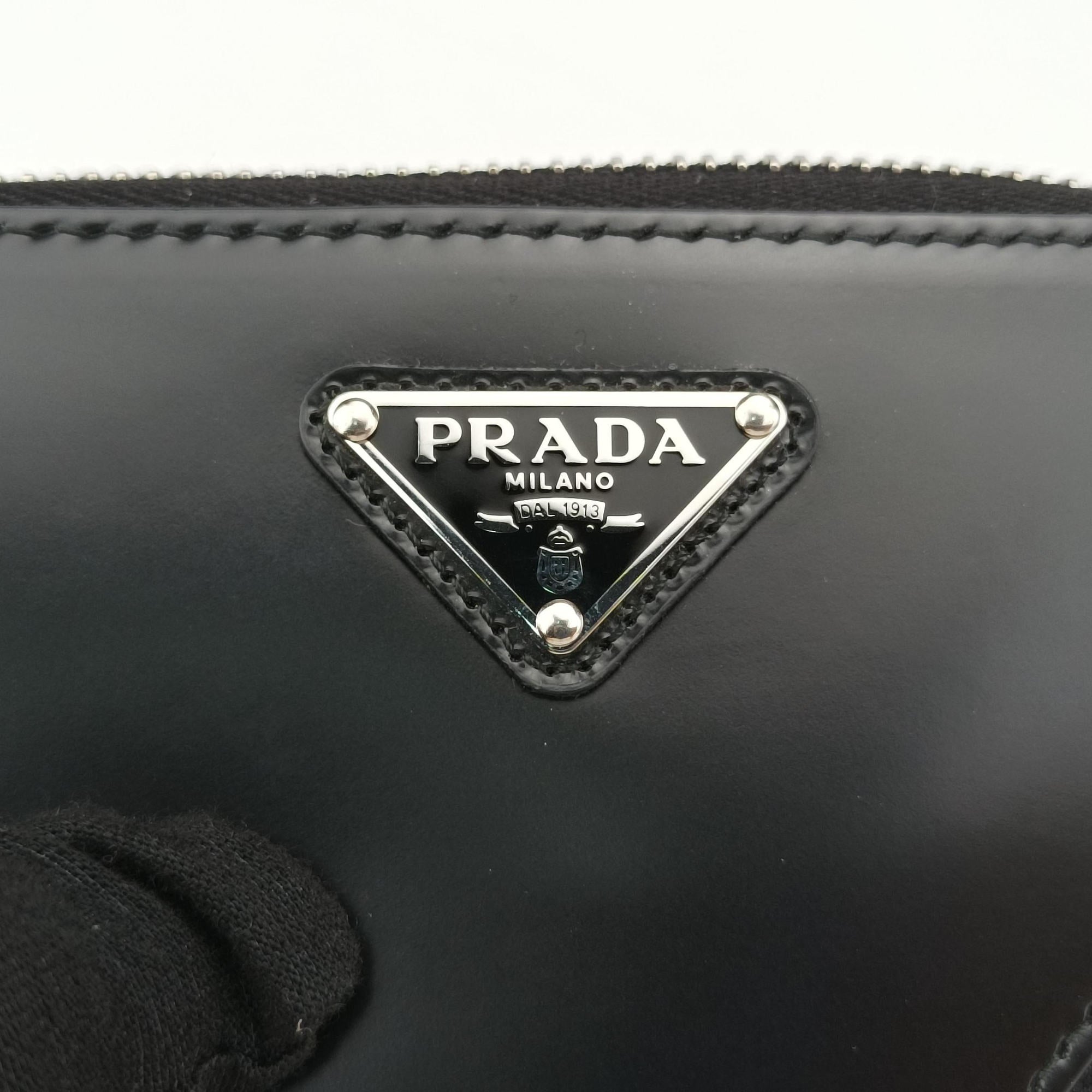 Pre-owned Prada Triangle Chain Pouch Black Leather  shoulderbag | stylenewstar