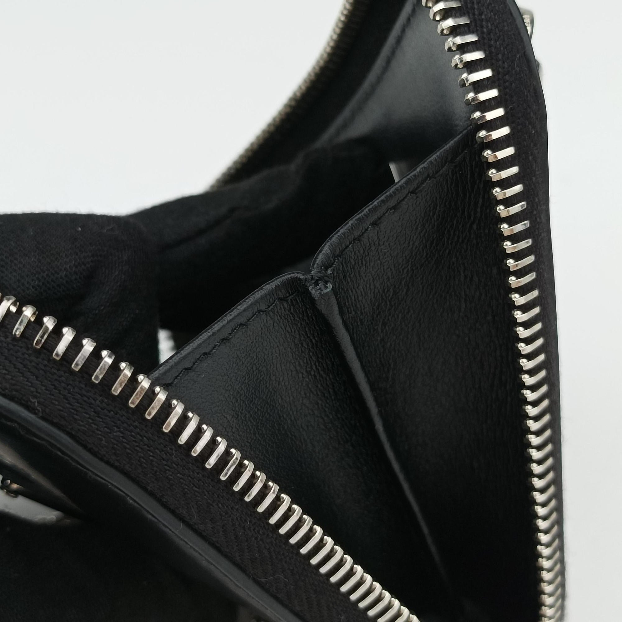 Pre-owned Prada Triangle Chain Pouch Black Leather  shoulderbag | stylenewstar