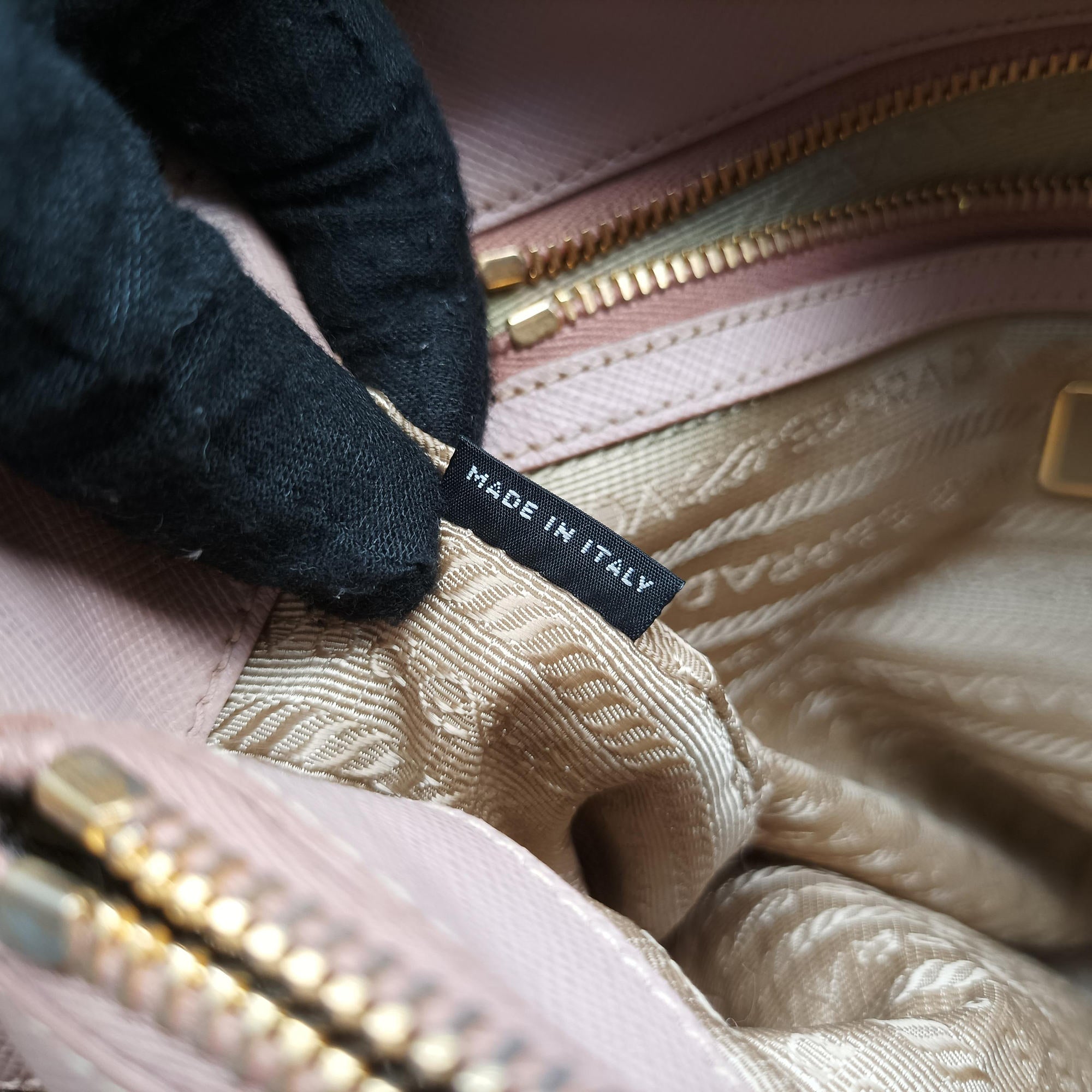 Pre-owned Prada Galleria Pink SAFFIANO Leather BN1786 shoulderbag | stylenewstar