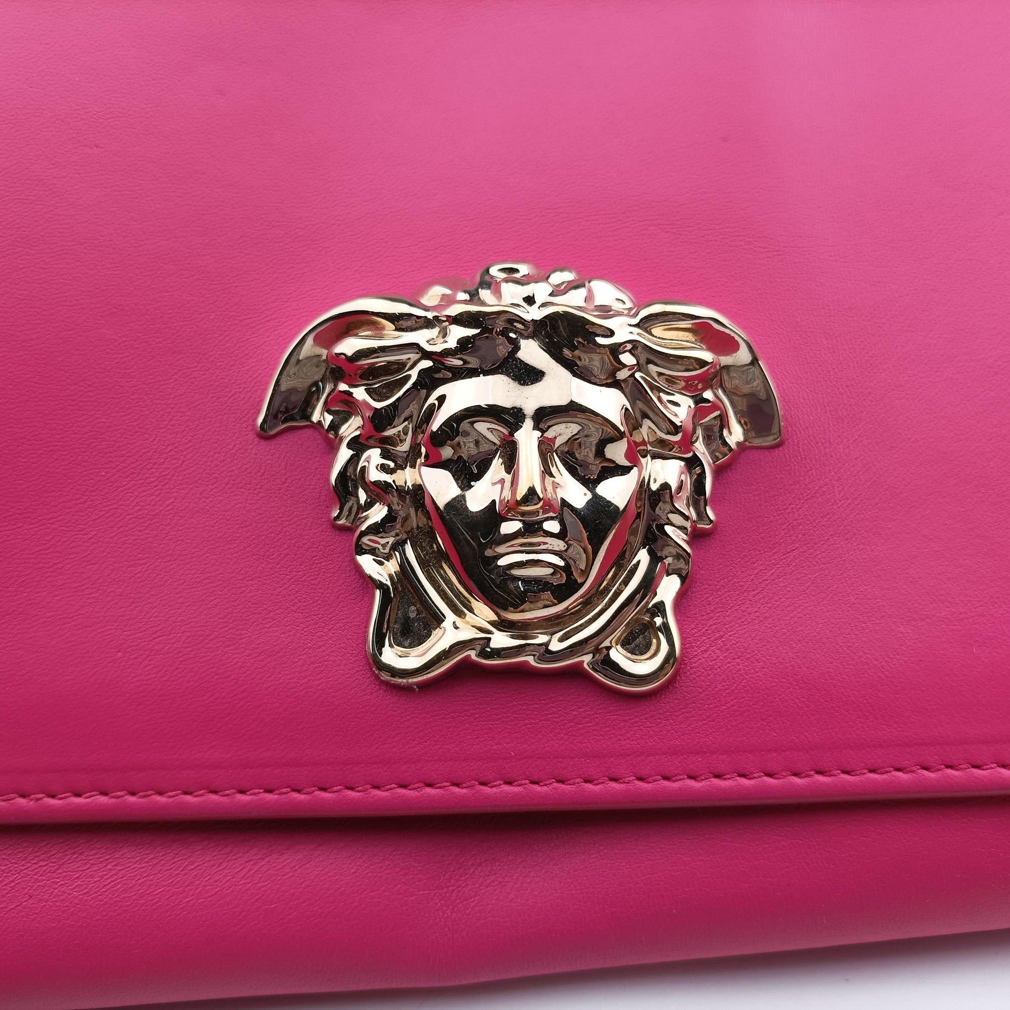 Secondhand VERSACE La Medusa Rose Leather  shoulderbag | stylenewstar