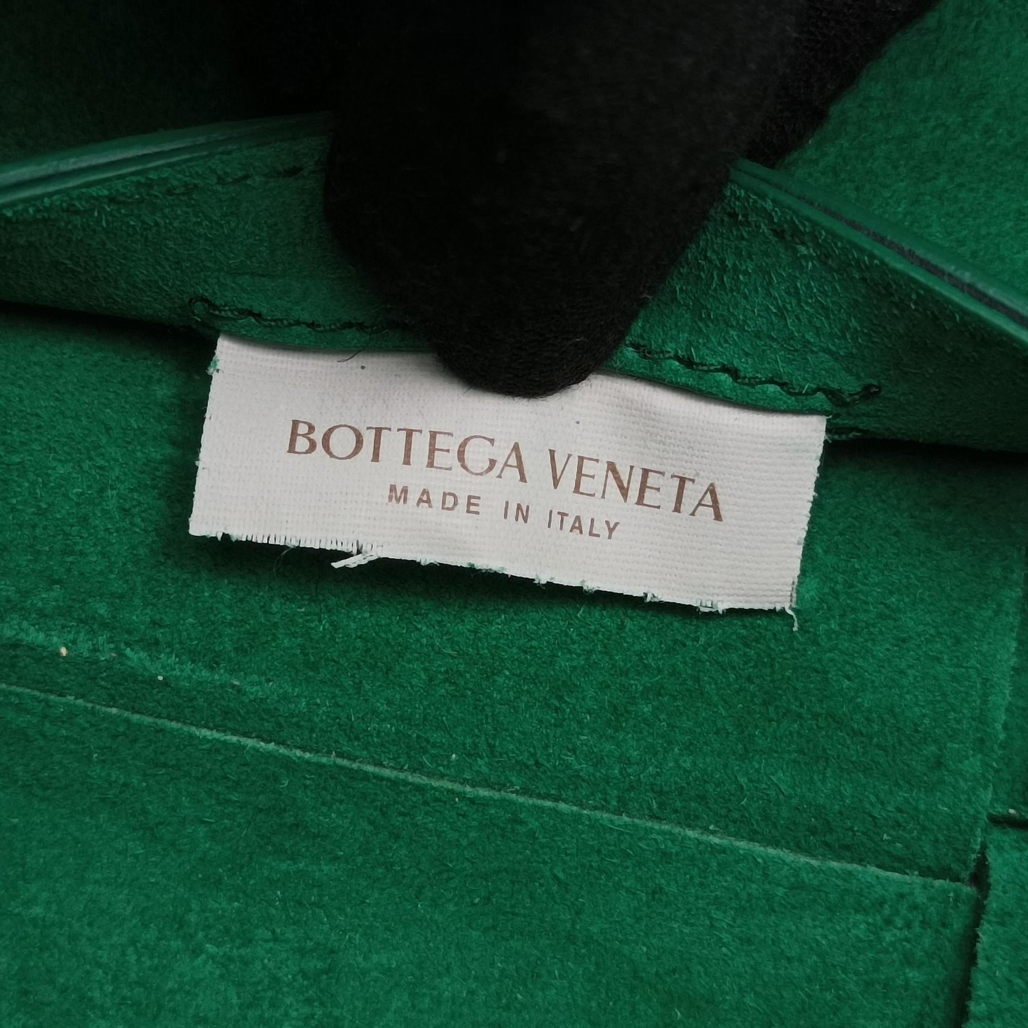 Secondhand Bottega Veneta THE ARCO Tote Medium Green lambskin  handbag | stylenewstar