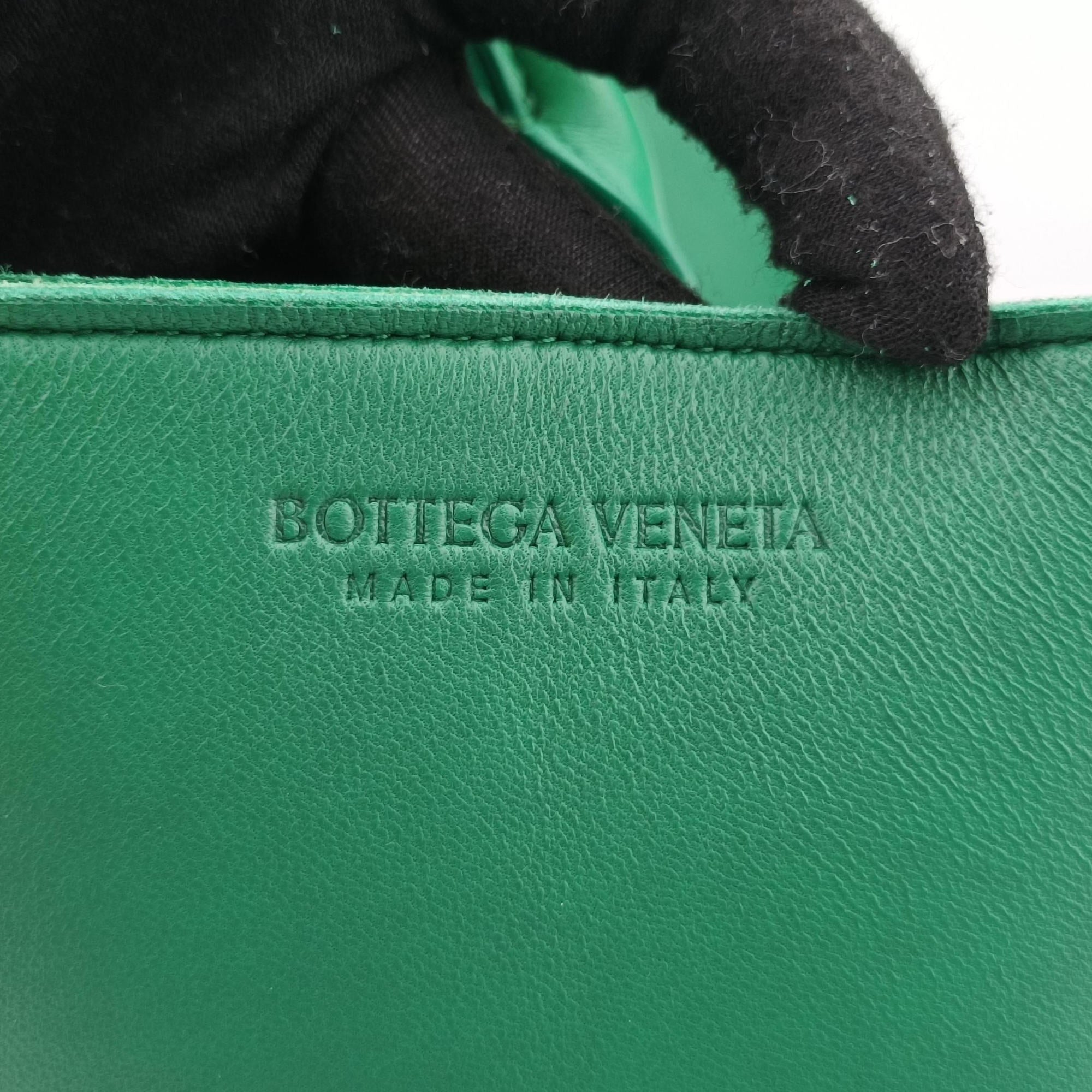 Secondhand Bottega Veneta THE ARCO Tote Medium Green lambskin  handbag | stylenewstar