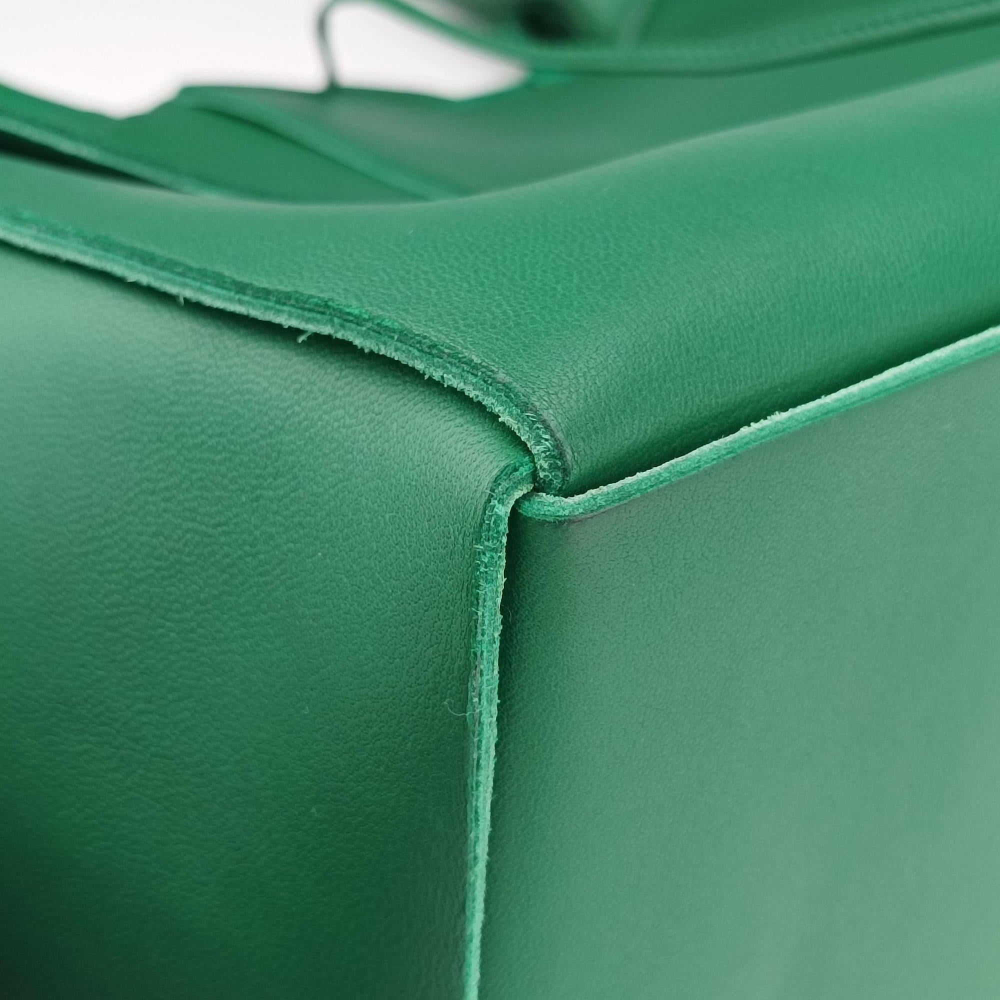 Secondhand Bottega Veneta THE ARCO Tote Medium Green lambskin  handbag | stylenewstar