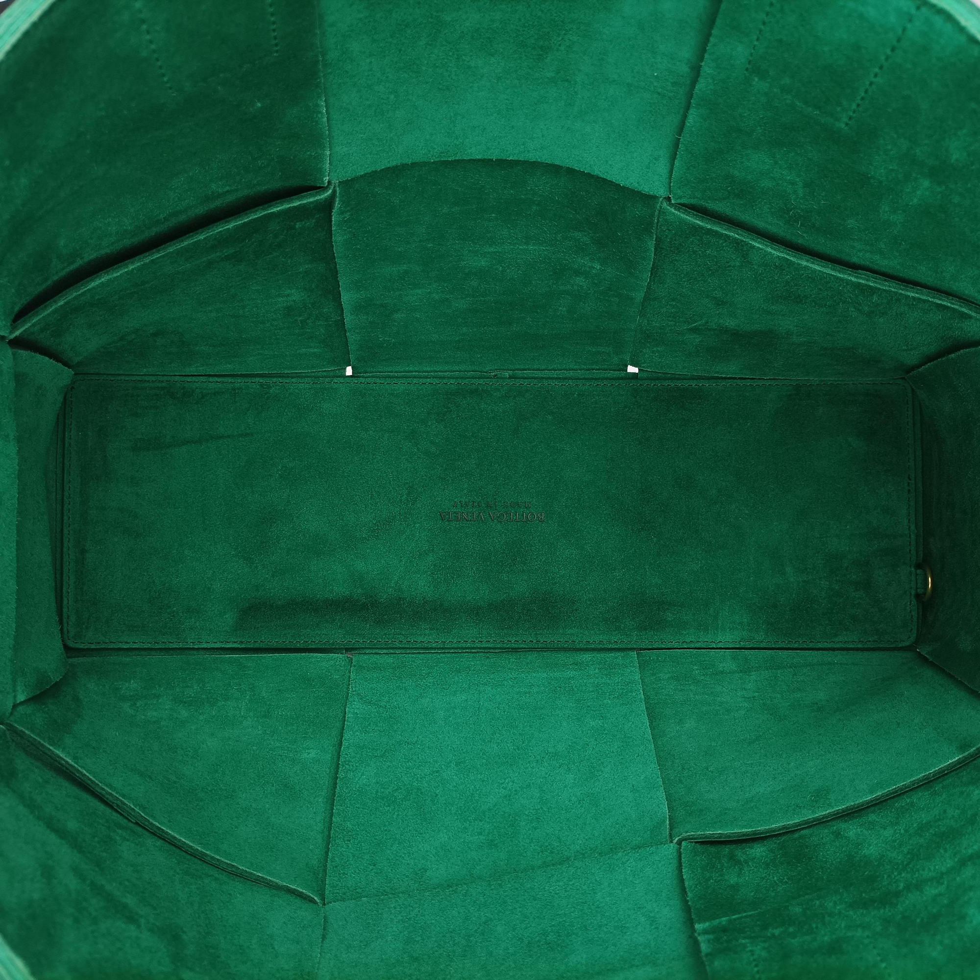 Secondhand Bottega Veneta THE ARCO Tote Medium Green lambskin  handbag | stylenewstar