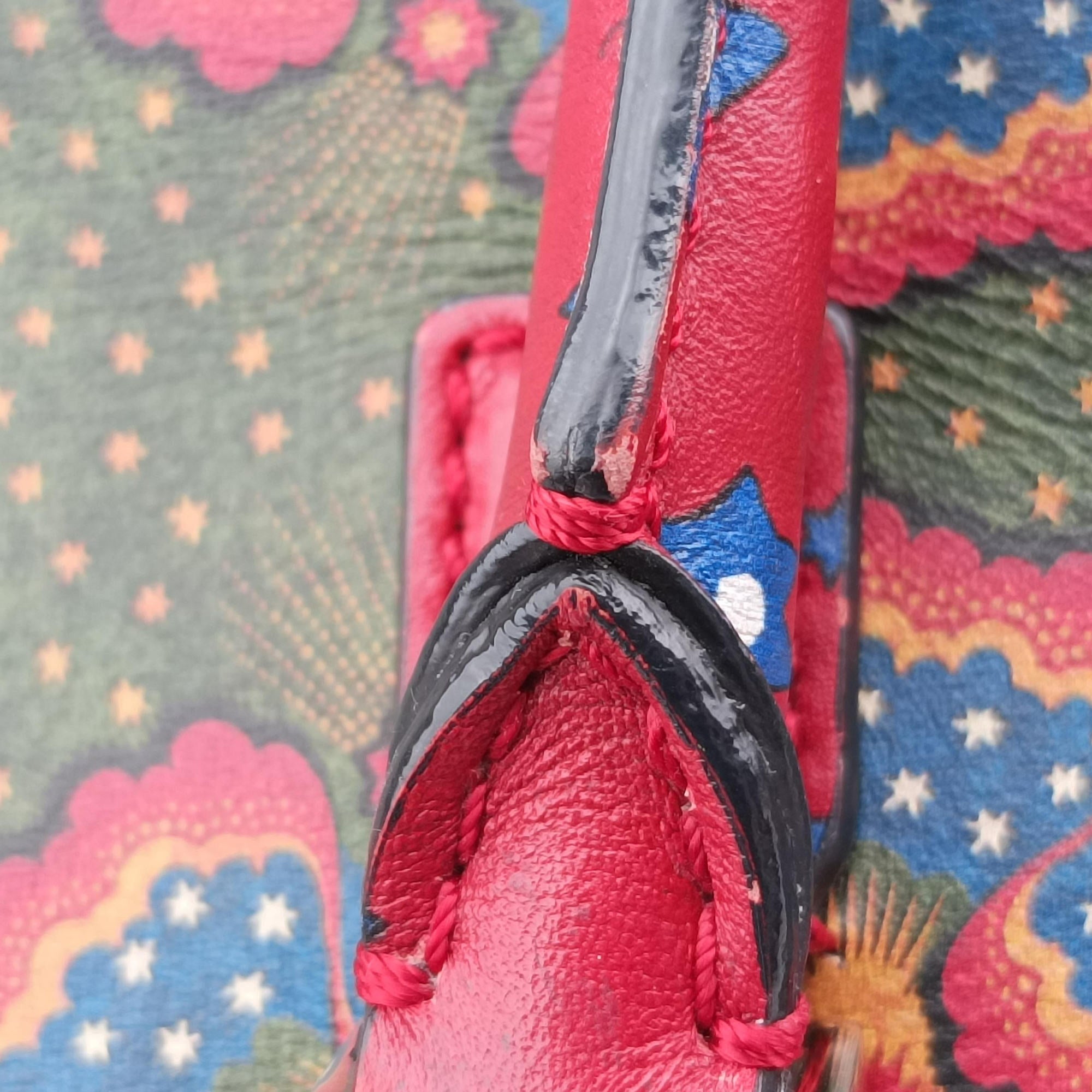 Pre-owned Valentino Rockstud Red Multi Calfskin  shoulderbag | stylenewstar