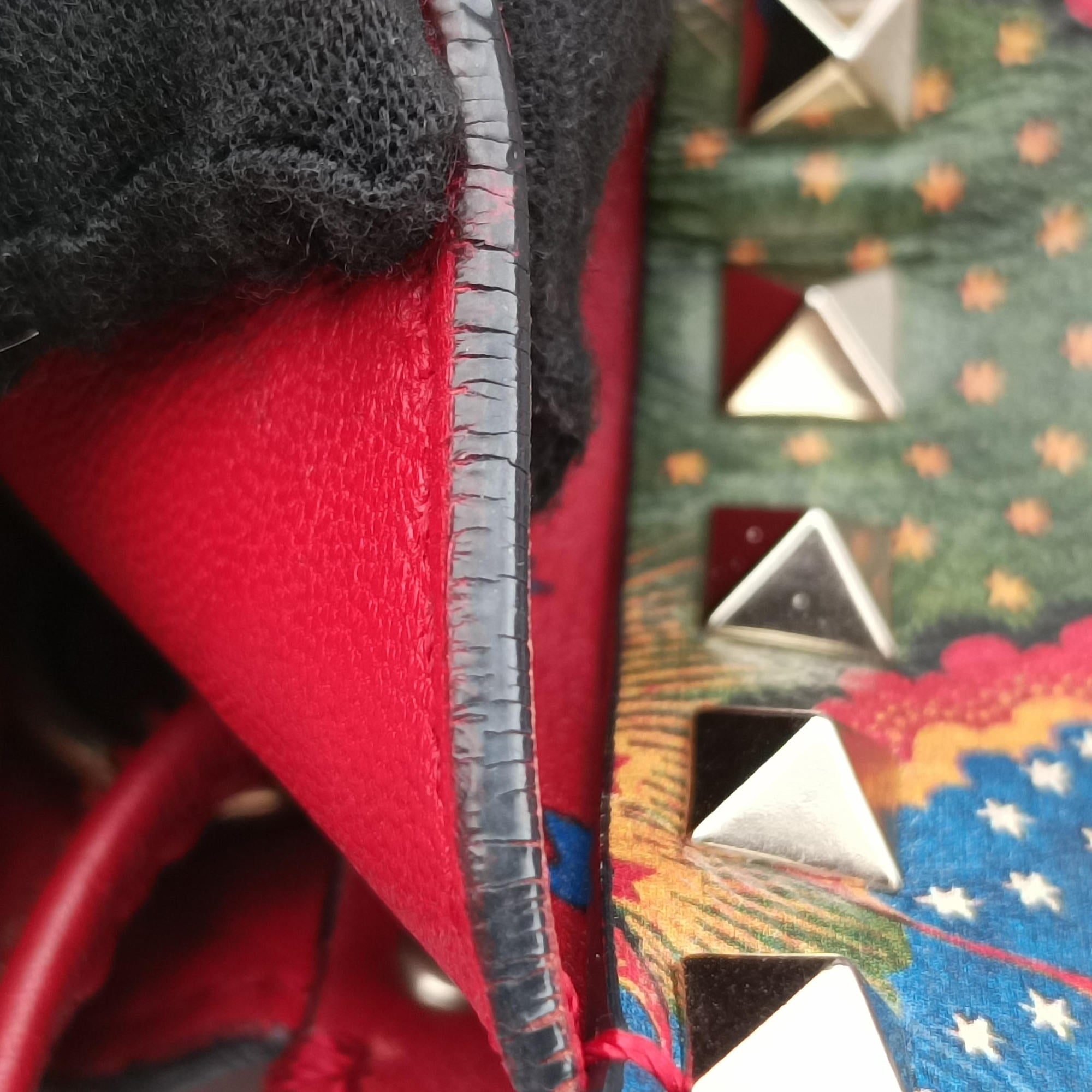 Pre-owned Valentino Rockstud Red Multi Calfskin  shoulderbag | stylenewstar