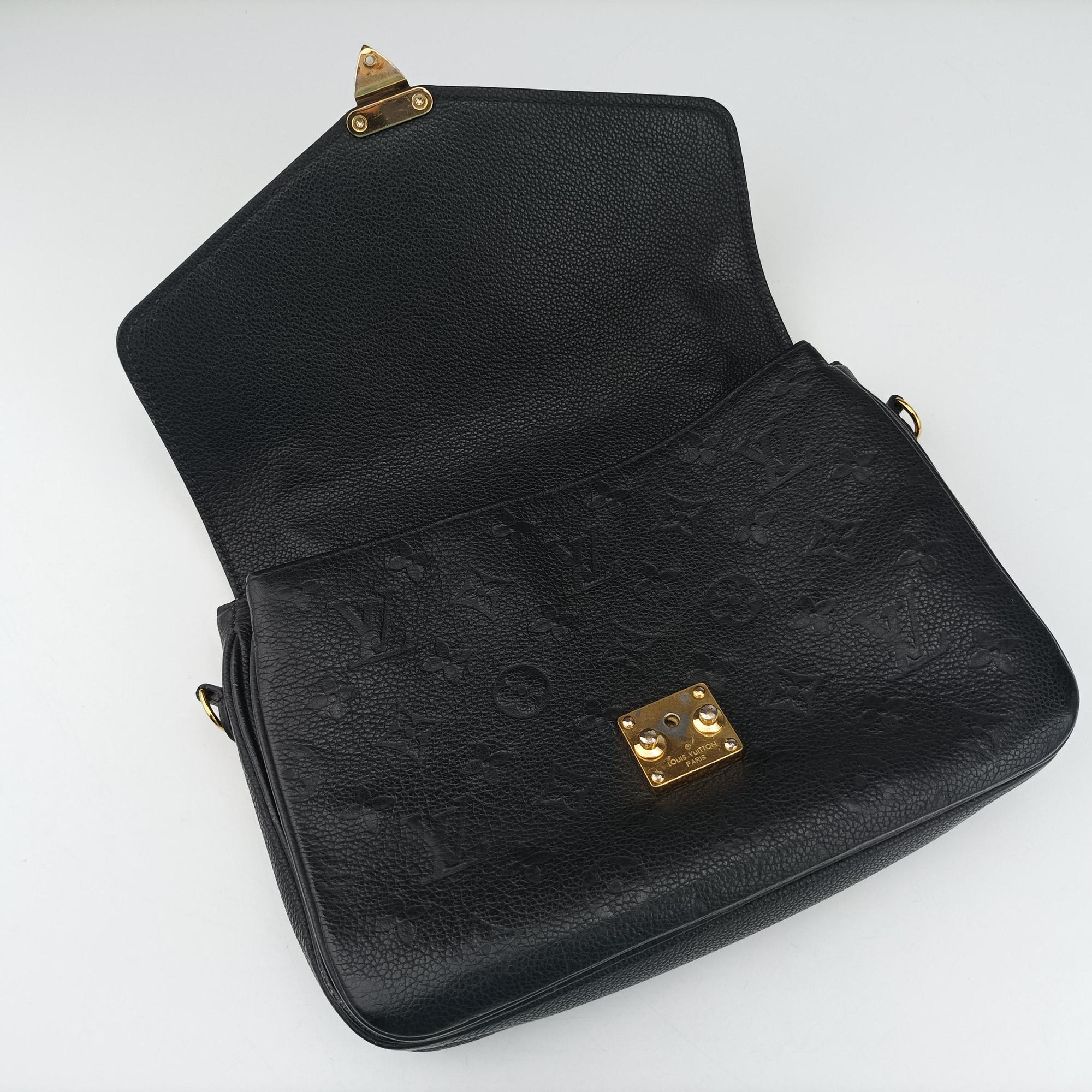 Pre-owned Louis Vuitton Pochette Metis MM Black Monogram Empreinte M41487 shoulderbag | stylenewstar