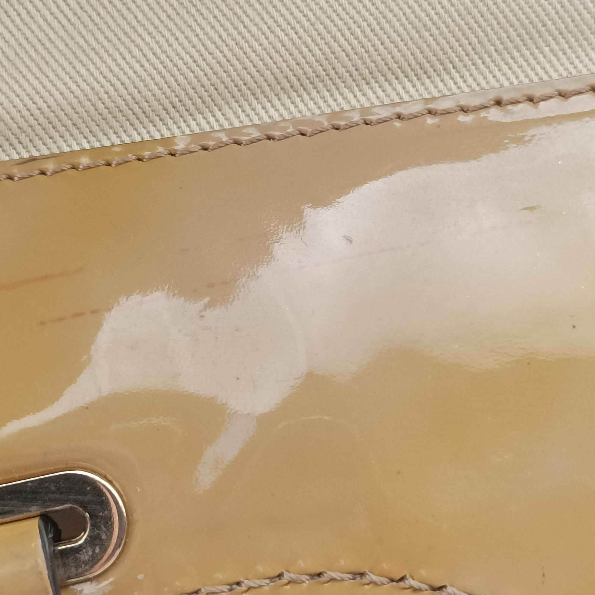 Pre-owned Valentino Rockstud khaki Patent Leather  shoulderbag | stylenewstar