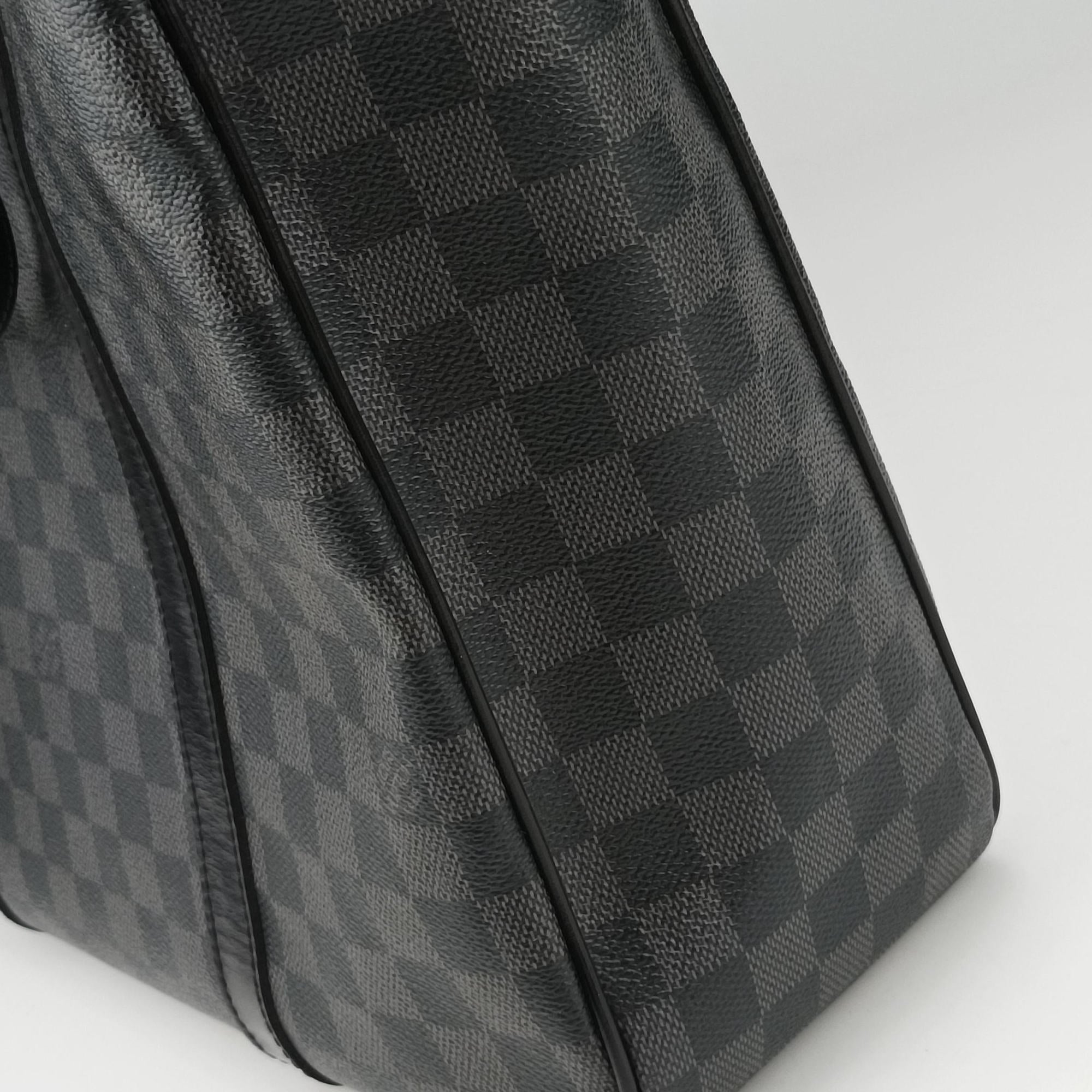 Pre-owned Louis Vuitton TADAO Noir Damier Graphite N51192 shoulderbag | stylenewstar