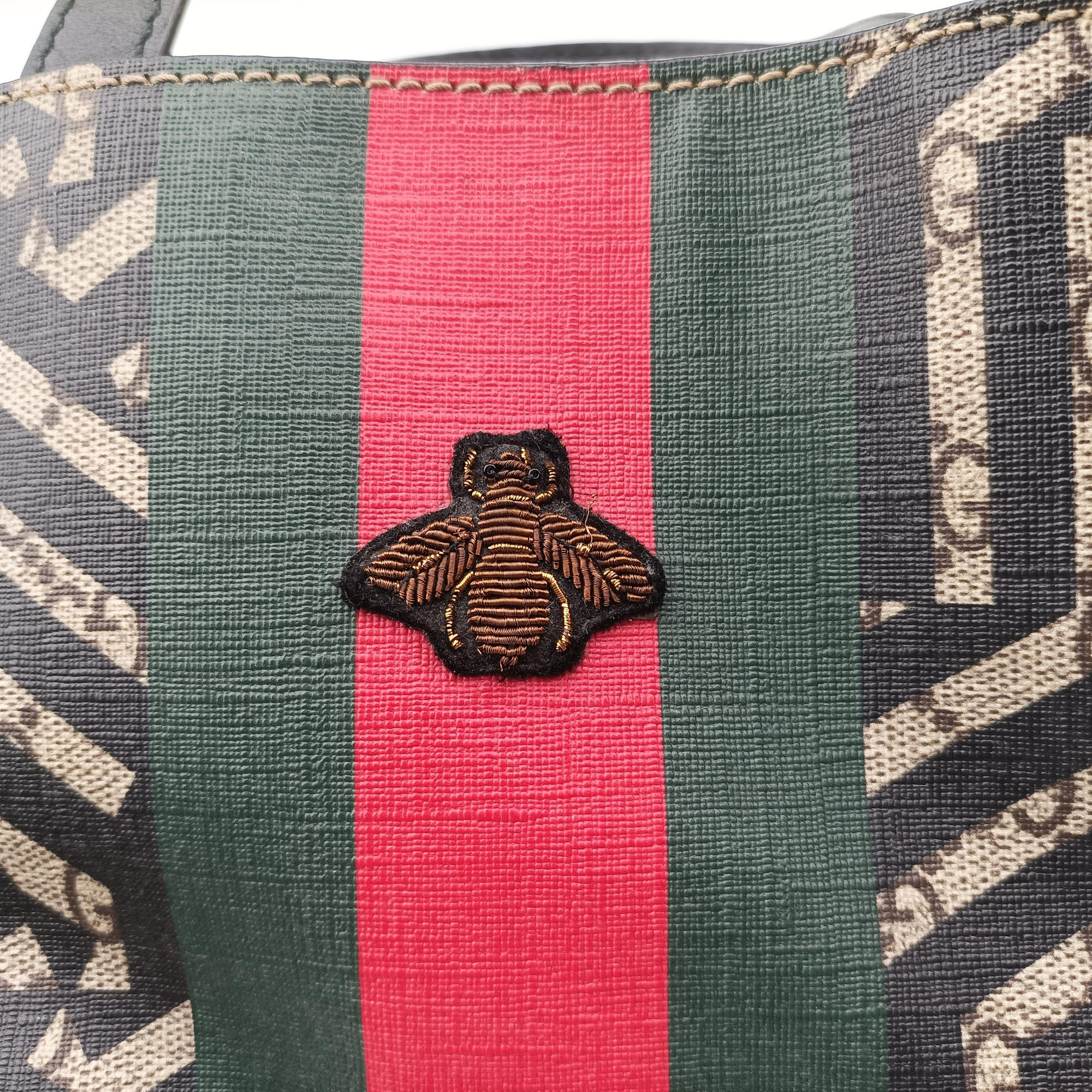 Pre-owned Gucci GG Supreme Bee Multicolour PVC coated canvas 450950 shoulderbag | stylenewstar