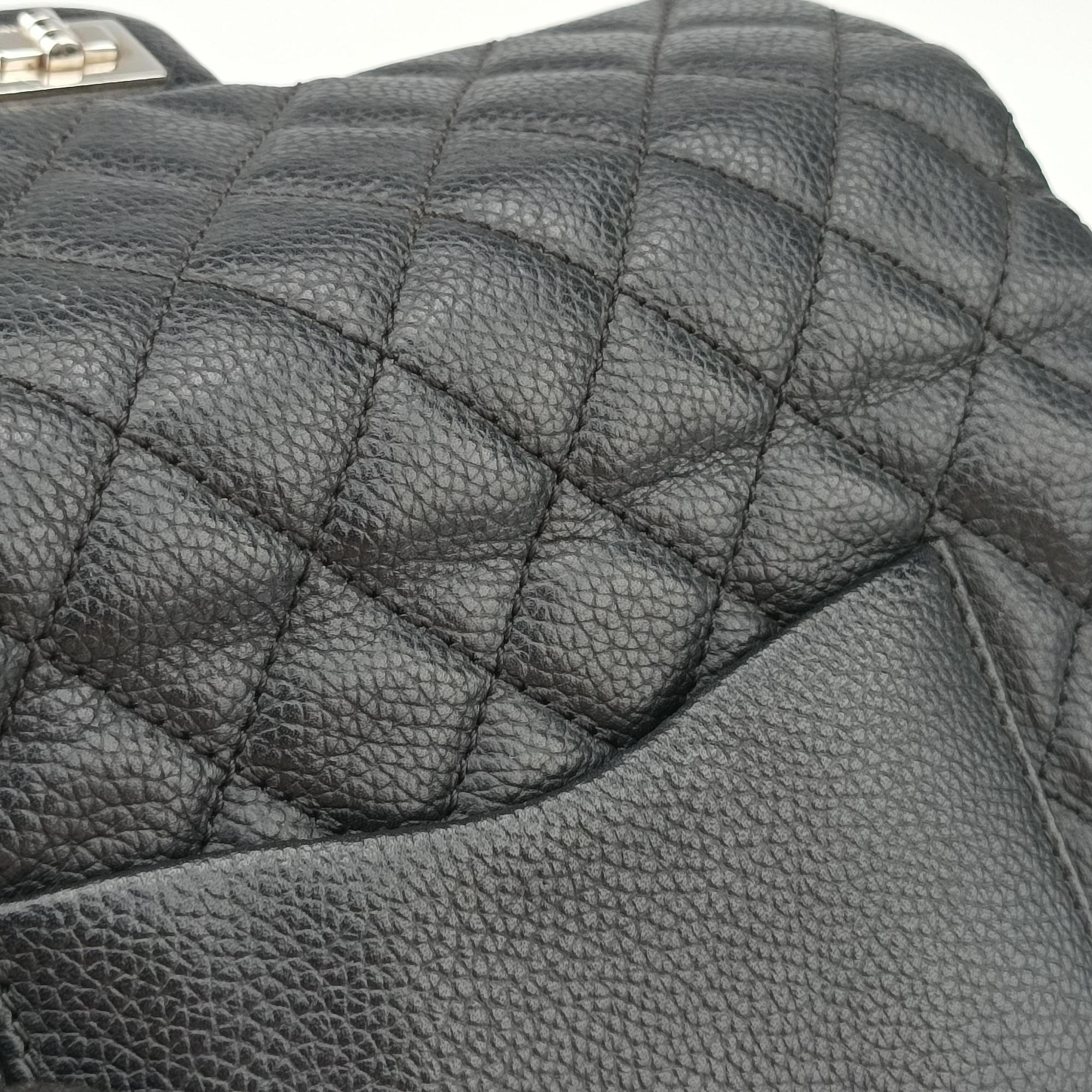 Pre-owned Chanel Matelasse 2.55 Black pebbled U48753 bum bag/waist bag | stylenewstar