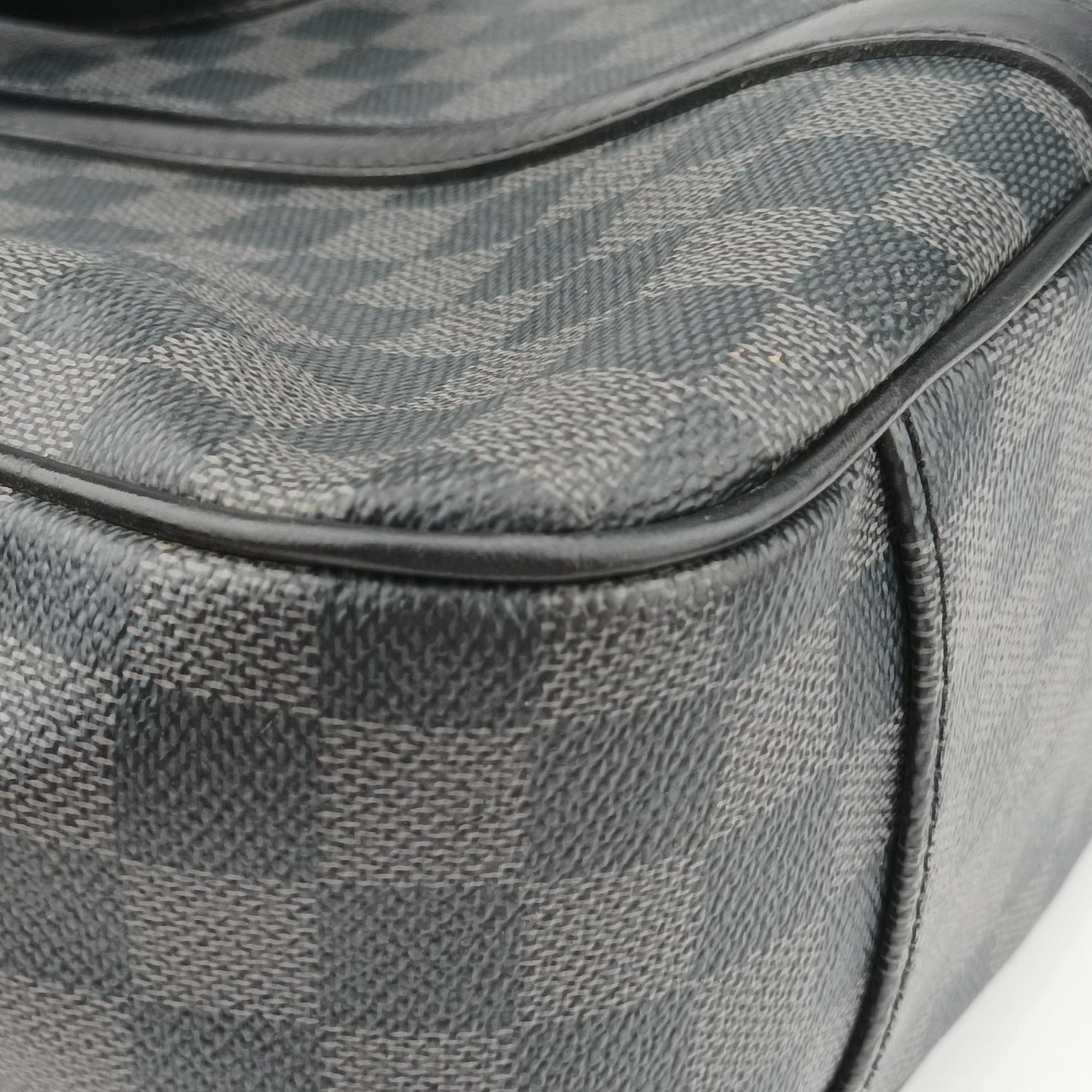 Pre-owned Louis Vuitton TADAO Noir Damier Graphite N51192 shoulderbag | stylenewstar
