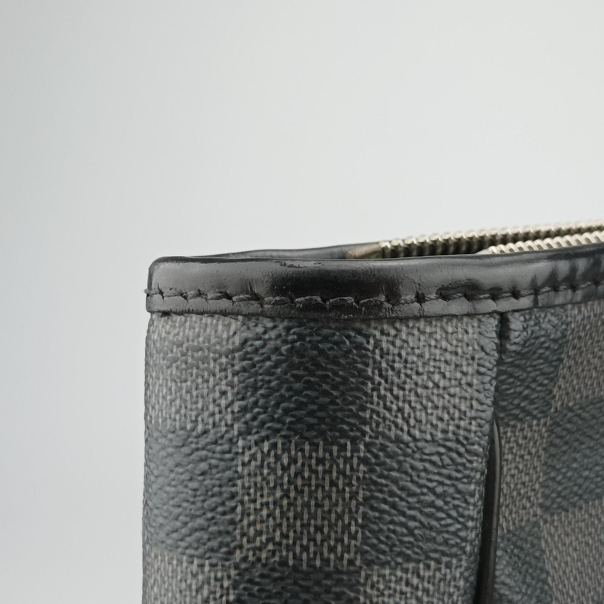 Pre-owned Louis Vuitton TADAO Noir Damier Graphite N51192 shoulderbag | stylenewstar