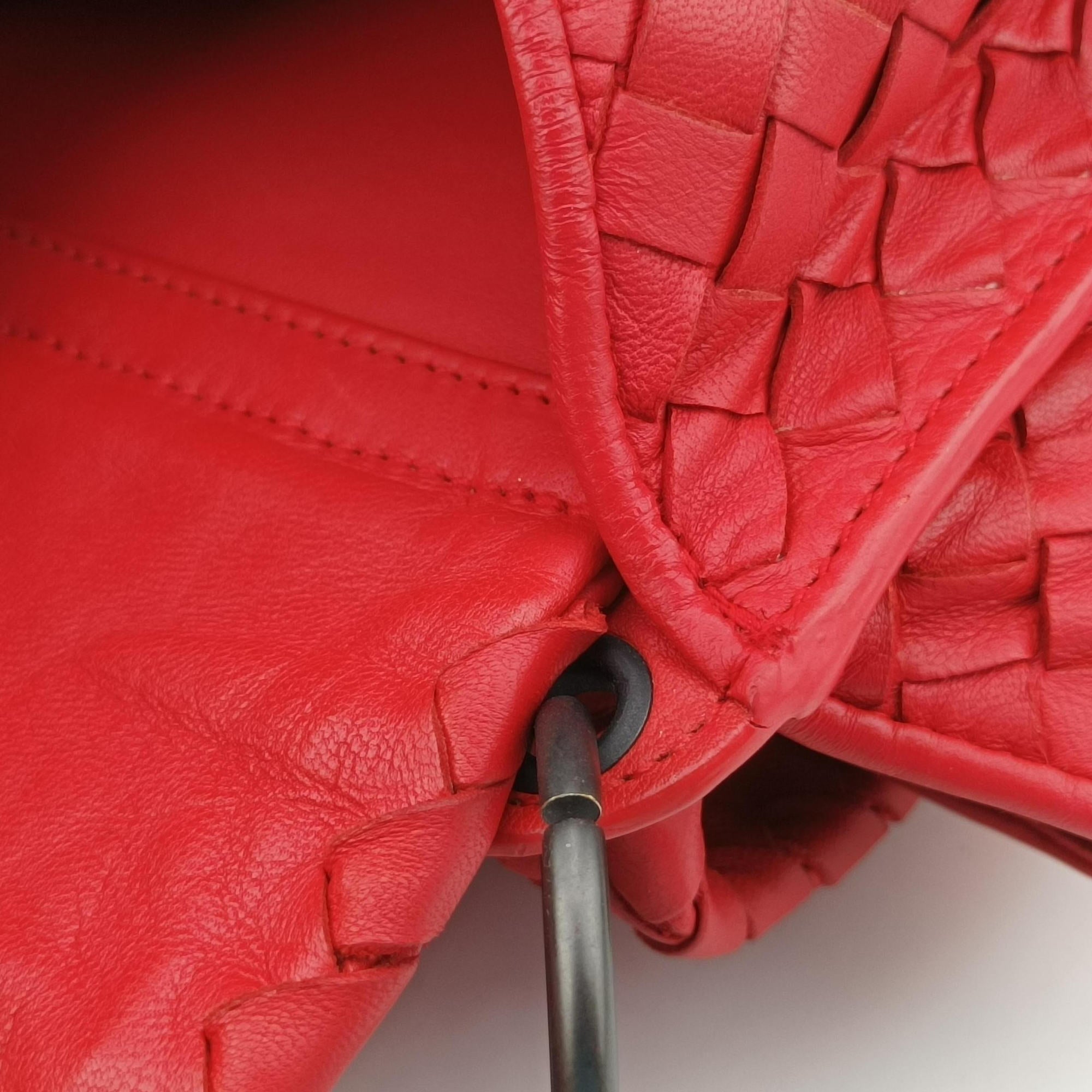 Pre-owned Bottega Veneta Intrecciato Red lambskin  shoulderbag | stylenewstar