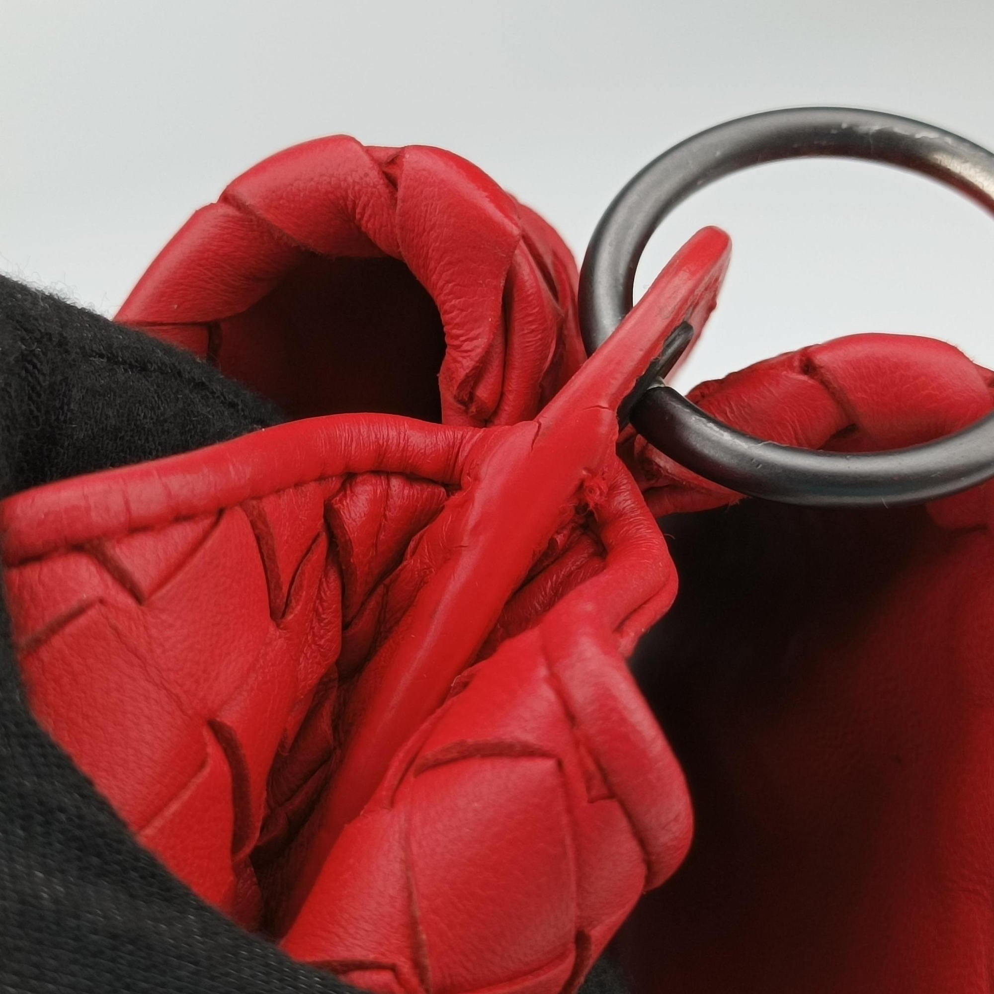 Pre-owned Bottega Veneta Intrecciato Red lambskin  shoulderbag | stylenewstar