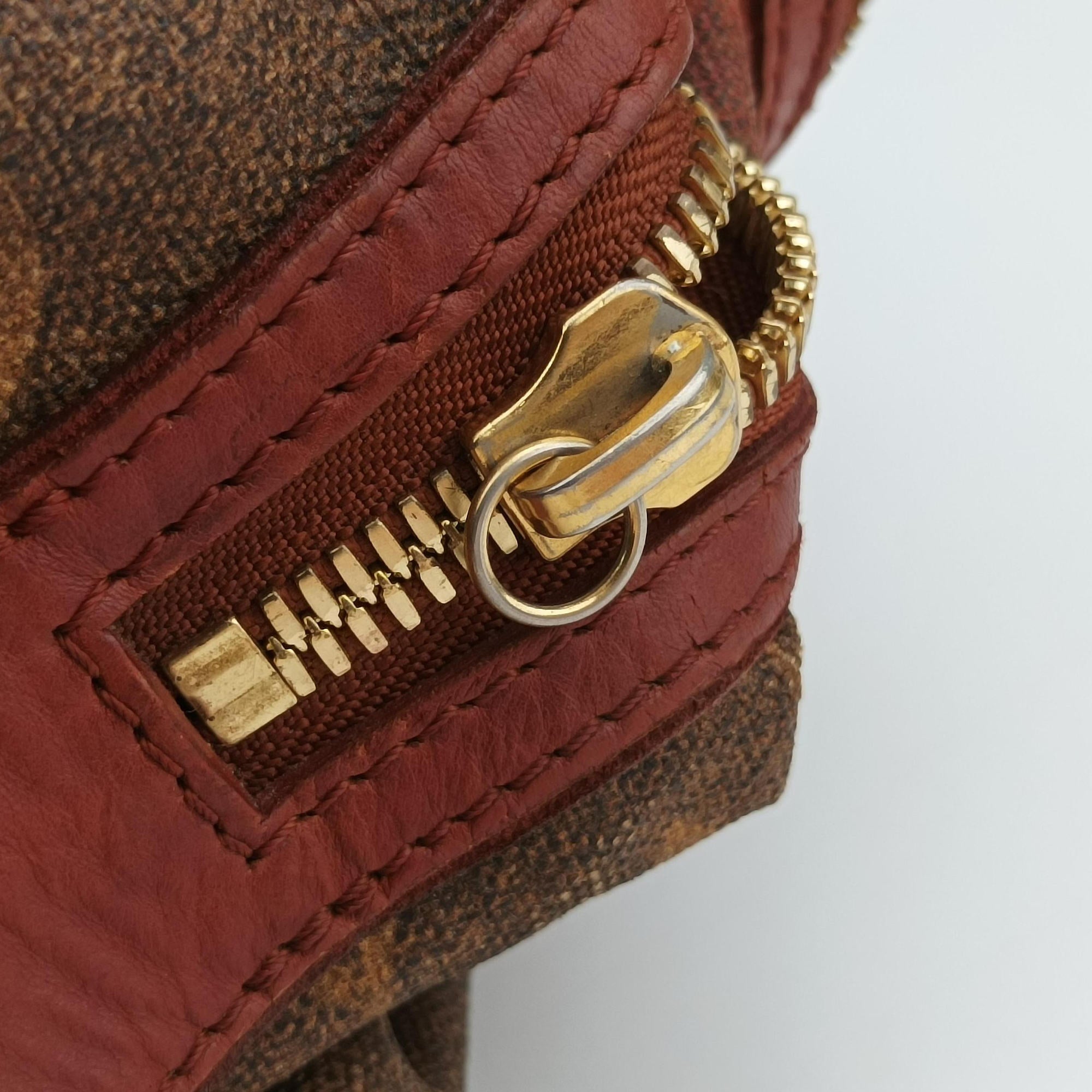 Pre-owned Louis Vuitton Man Crazy rouge×multicolor Monogram Jokes M95737 handbag | stylenewstar