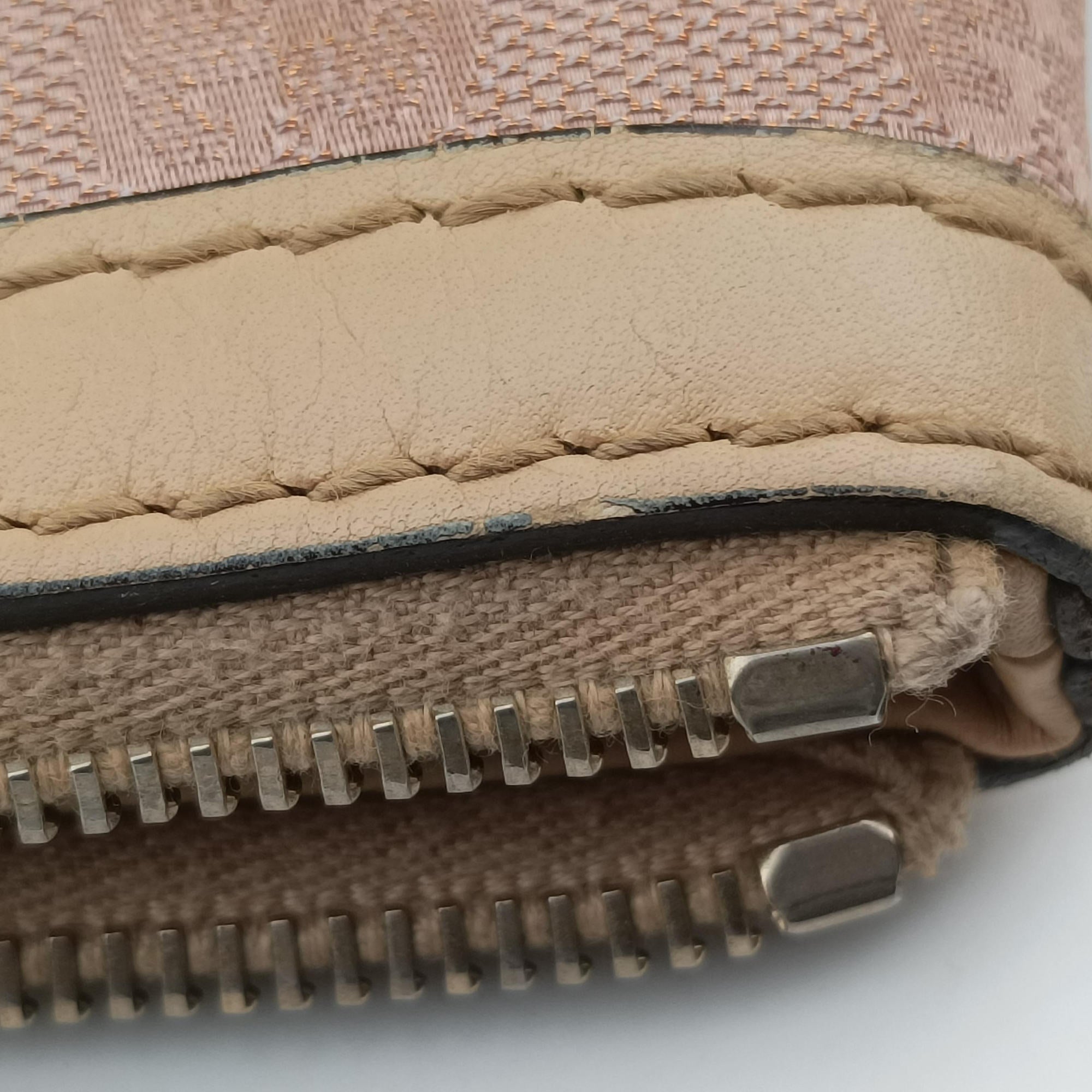 Pre-owned Gucci Lovely Pink Canvas×Leather 257068 shoulderbag | stylenewstar