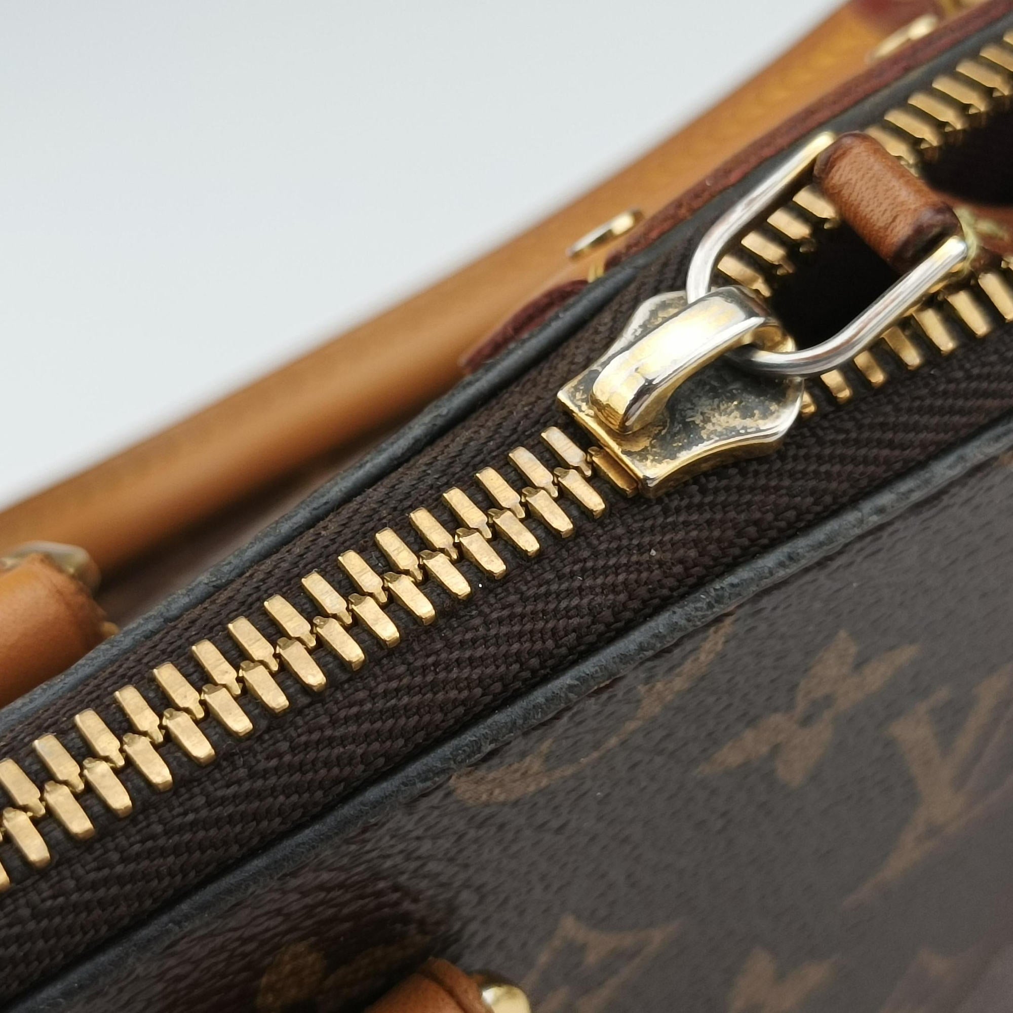 Pre-owned Louis Vuitton Turen PM brown Monogram Canvas M48813 shoulderbag | stylenewstar