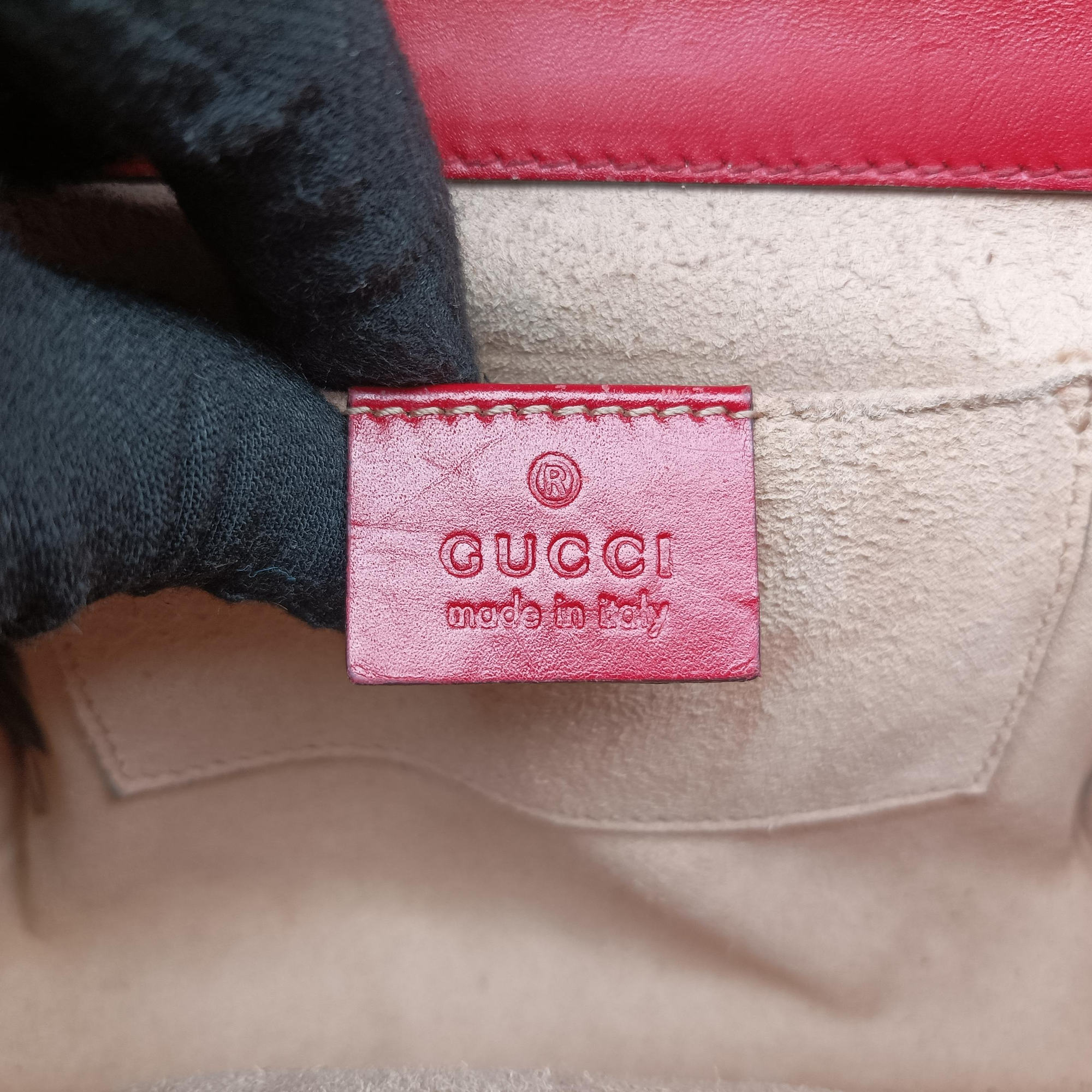 Vintage Gucci Padlock Red Leather 409487 shoulderbag | stylenewstar